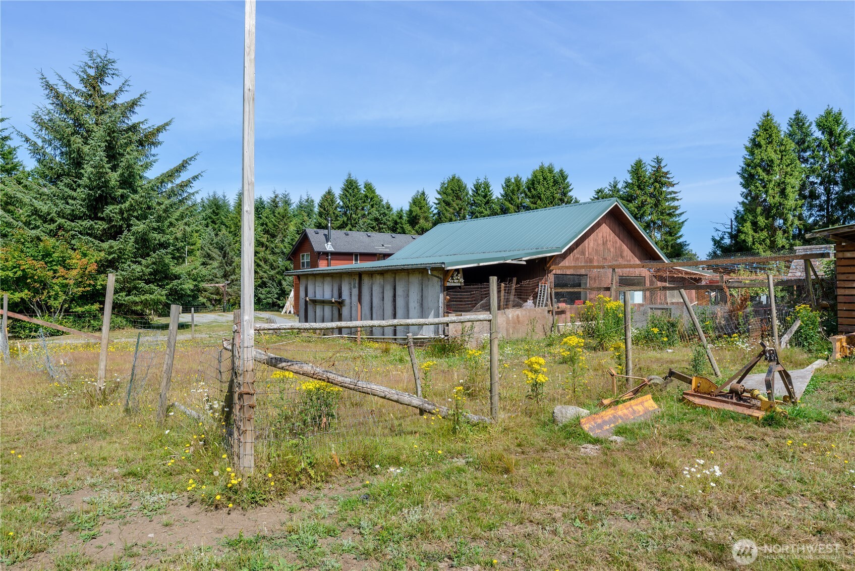 main property photo 17
