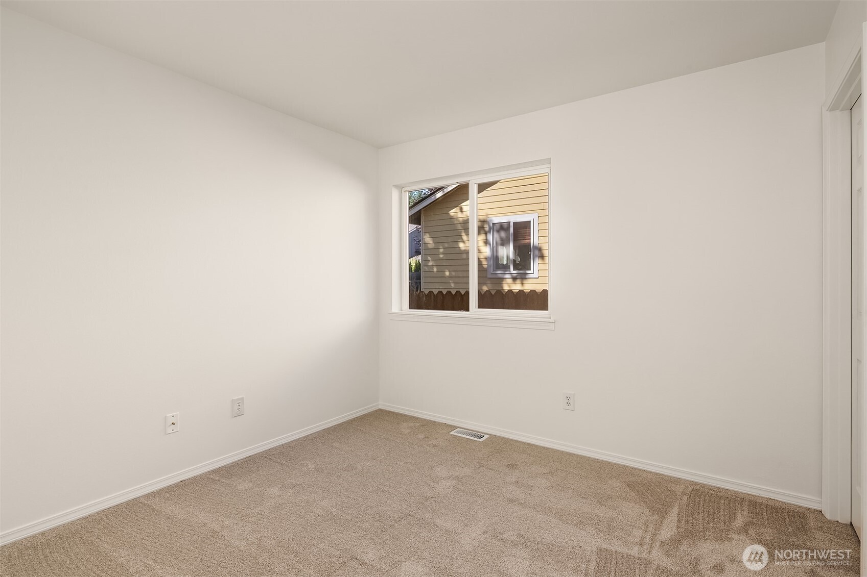 property viewer photo 16