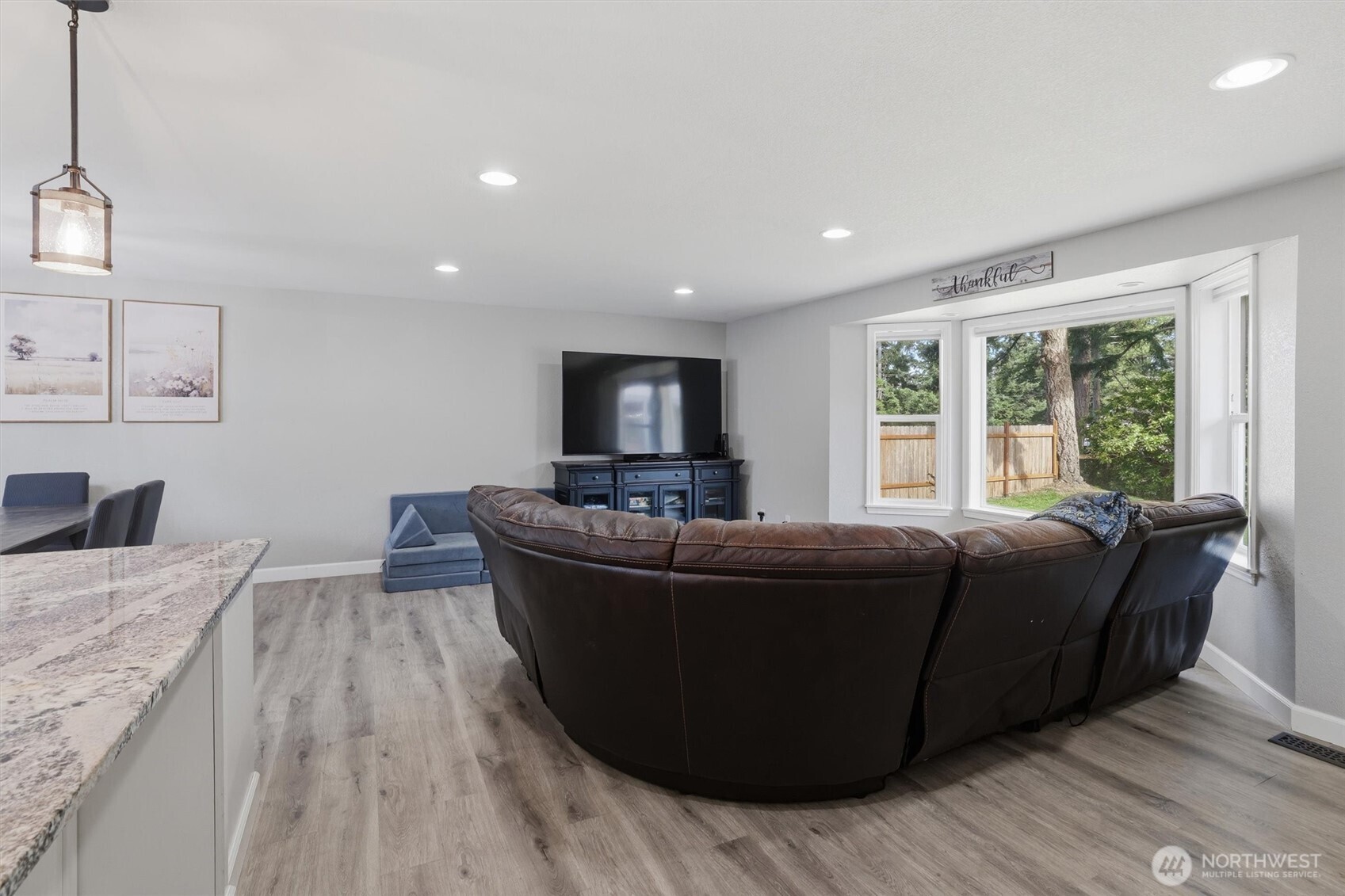 property viewer photo 16