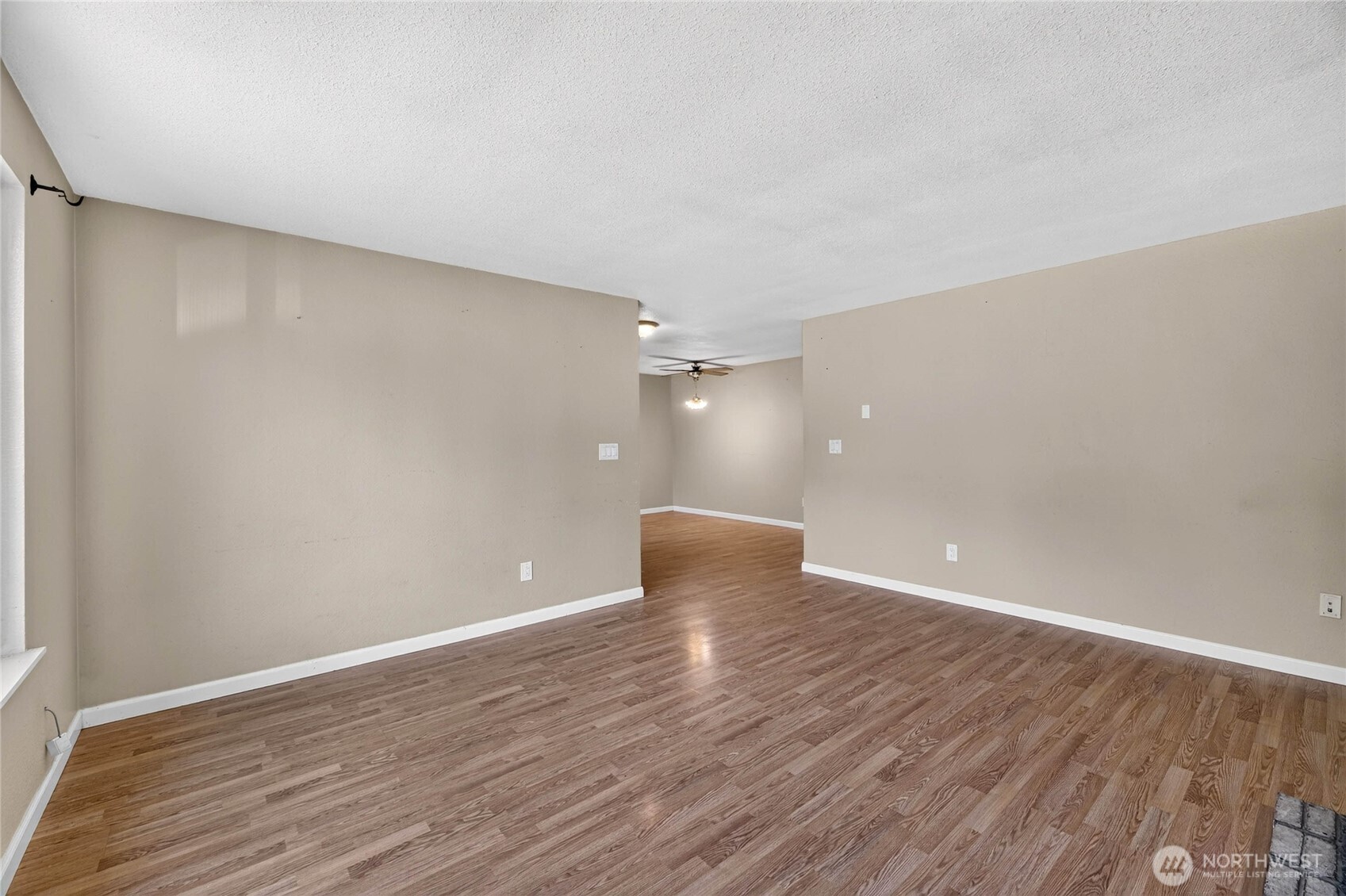property viewer photo 3