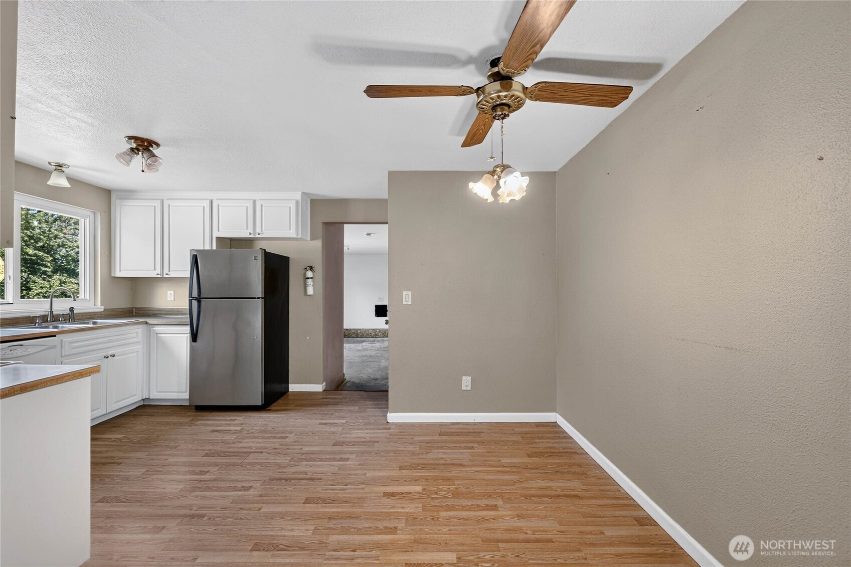 property viewer photo 5