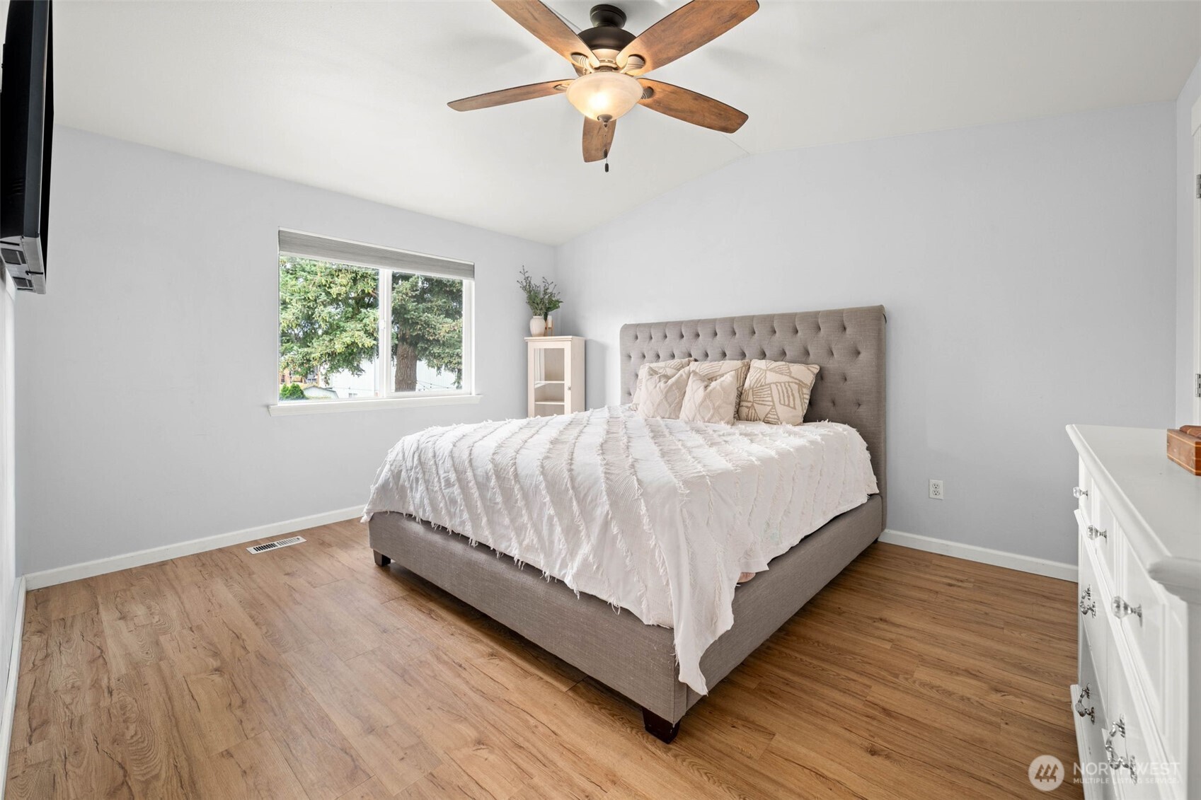 property viewer photo 20