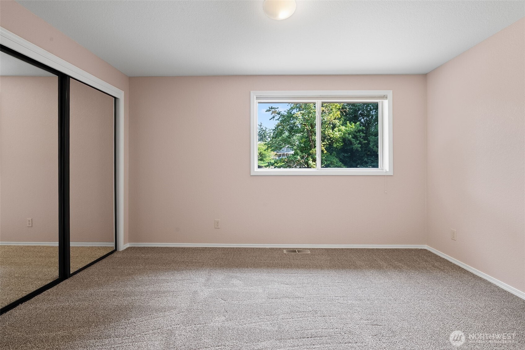 property viewer photo 30