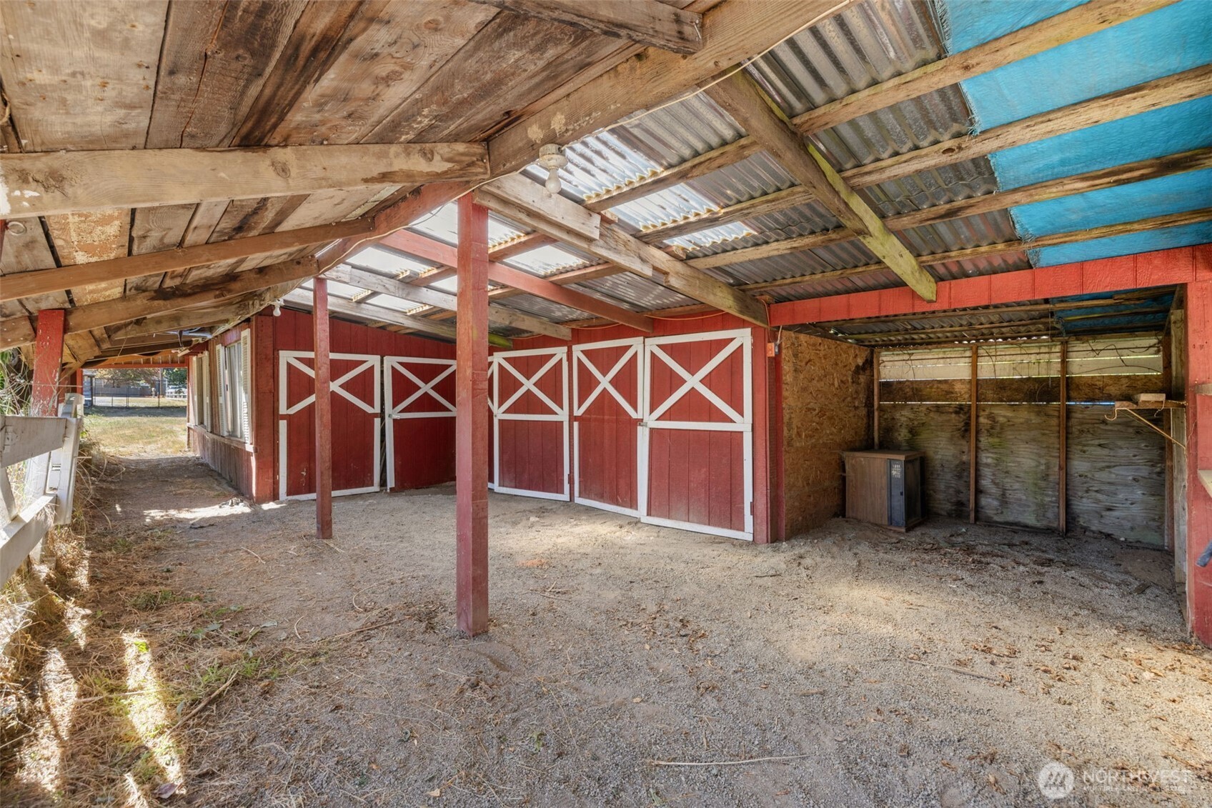 main property photo 32