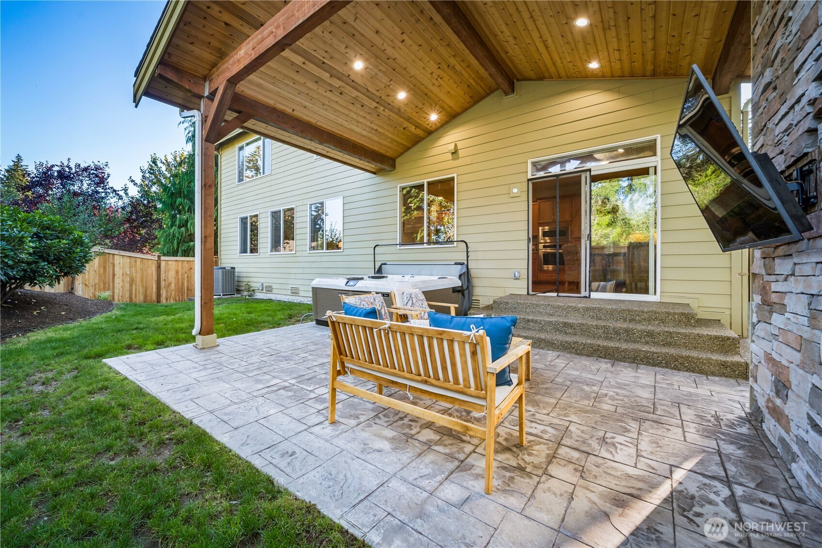 main property photo 19