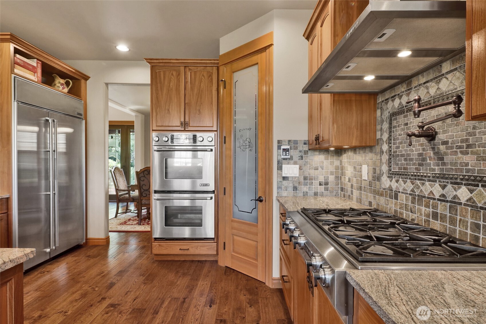 main property photo 22