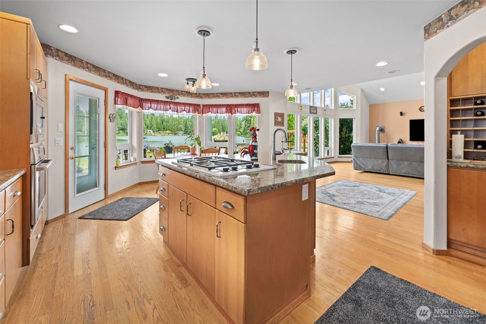 main property photo 16
