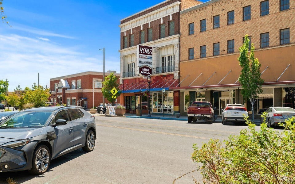 main property photo 10