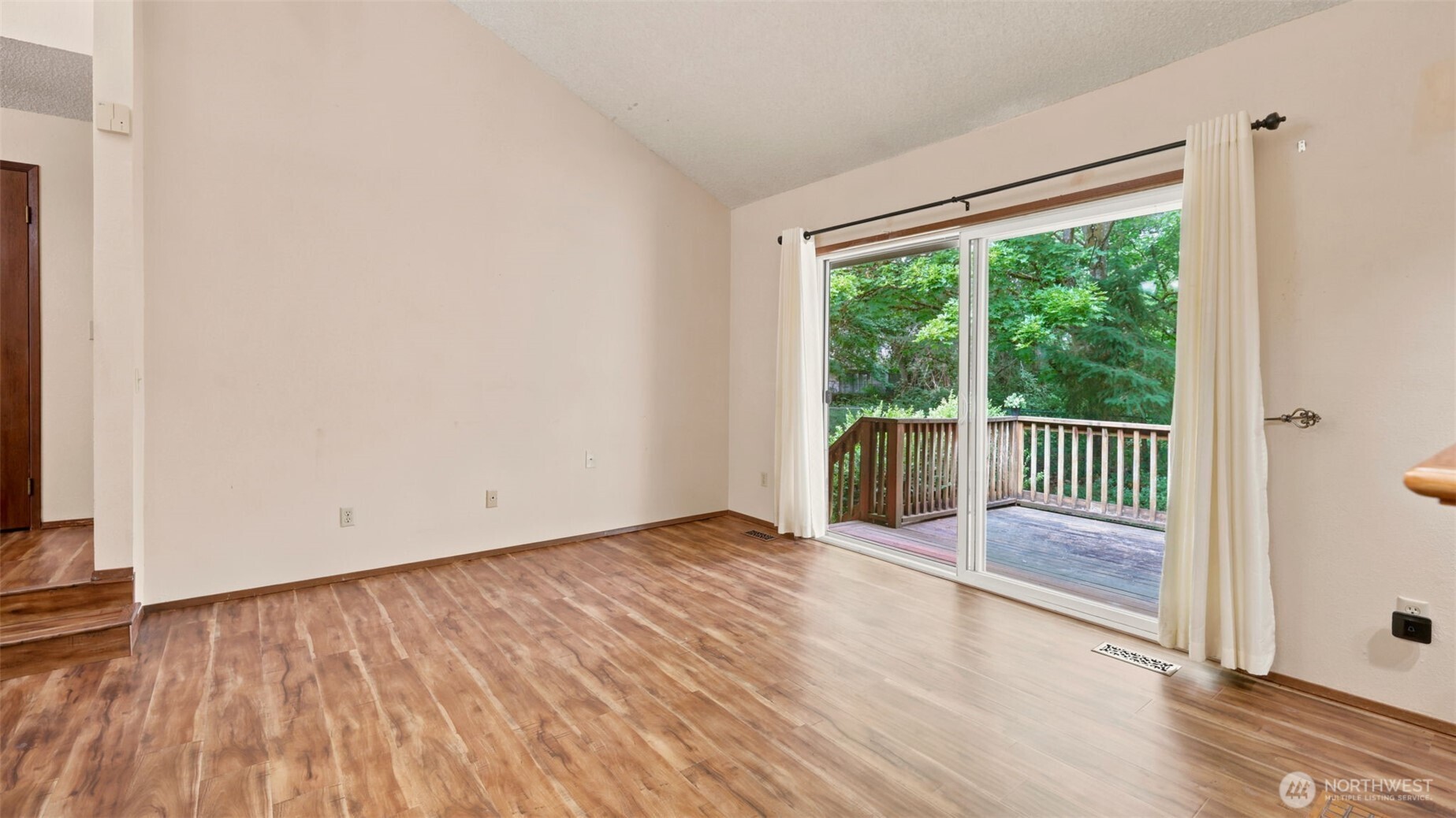 property viewer photo 13