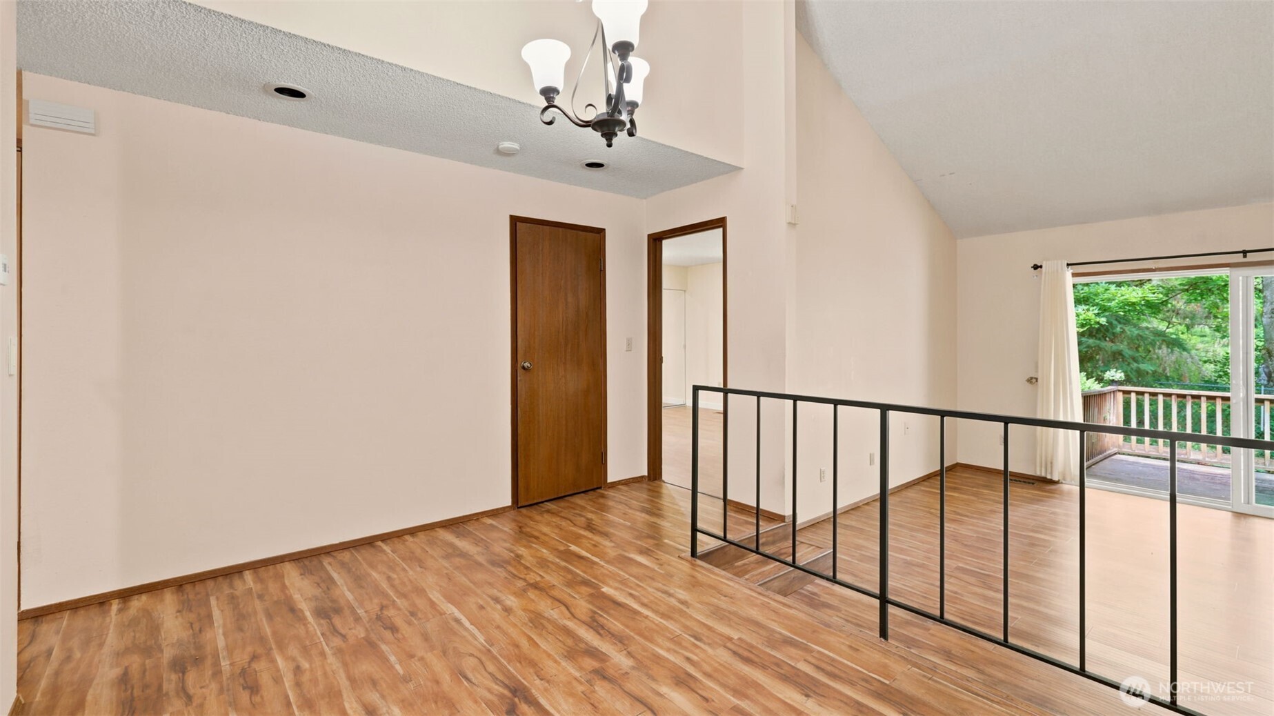 property viewer photo 18