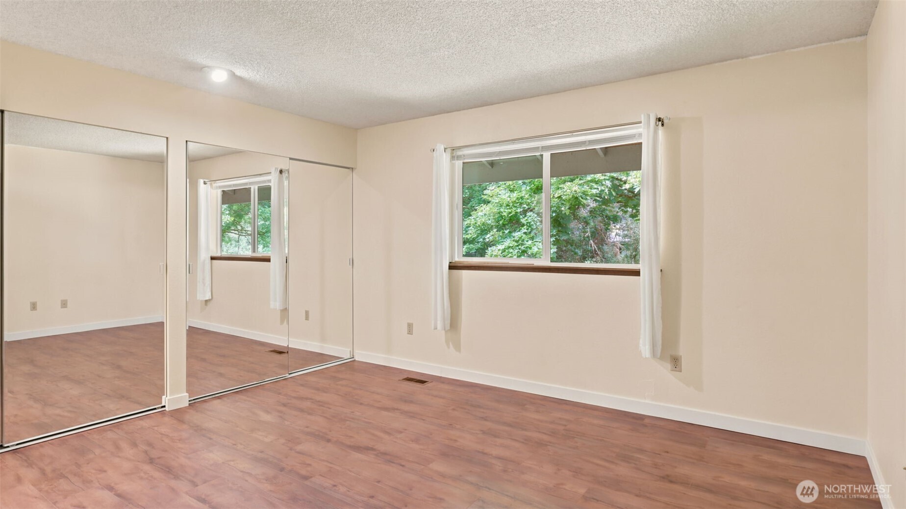 property viewer photo 24