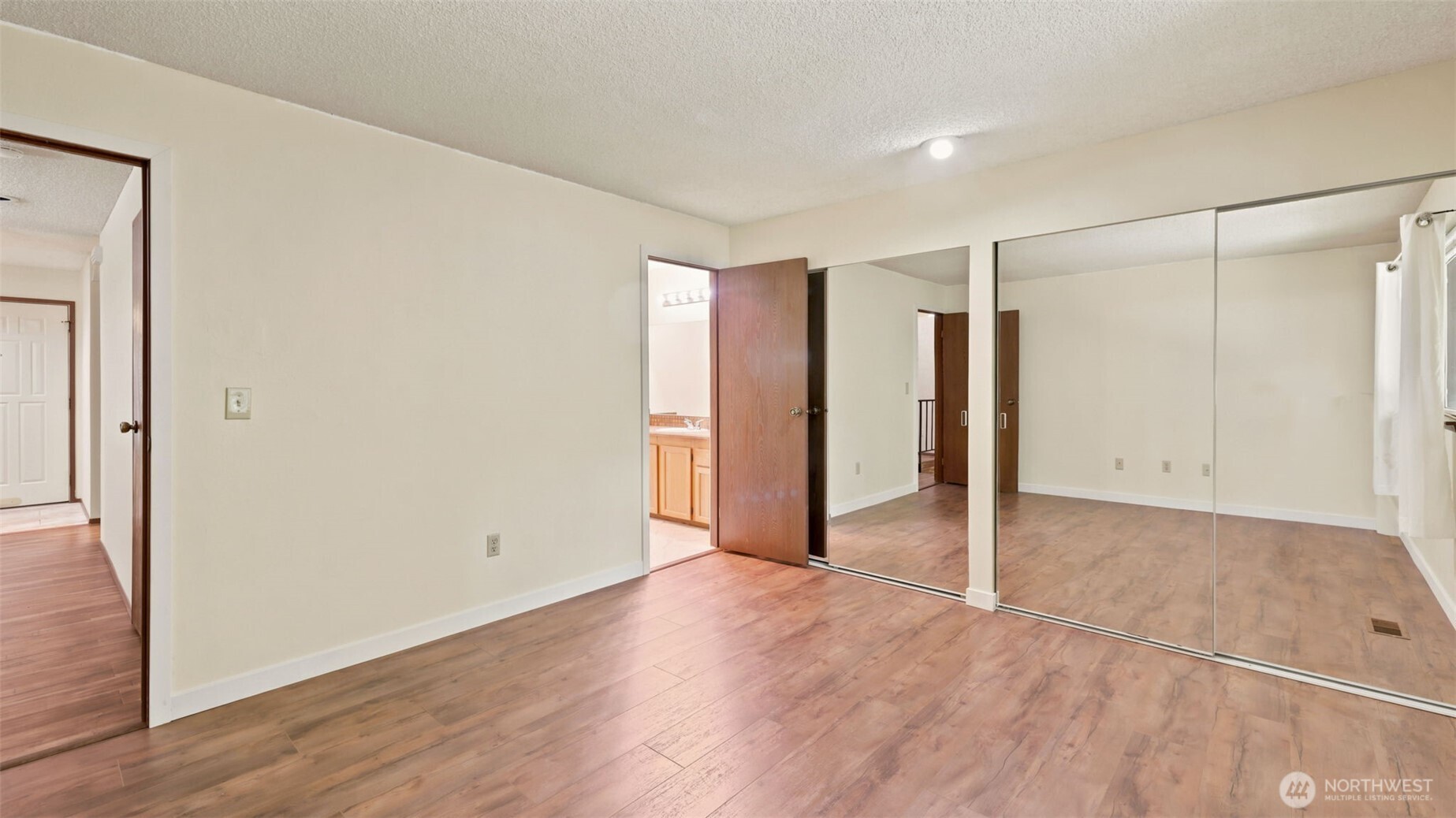 property viewer photo 25