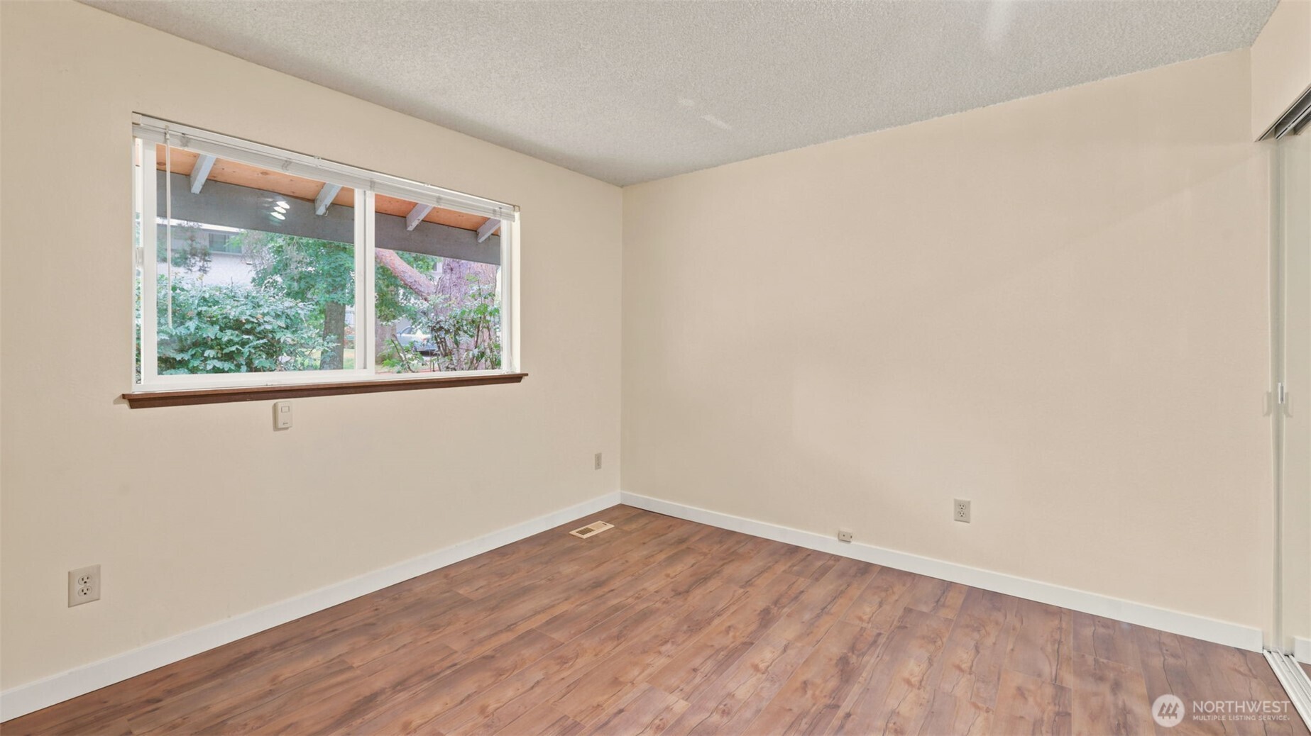 property viewer photo 28