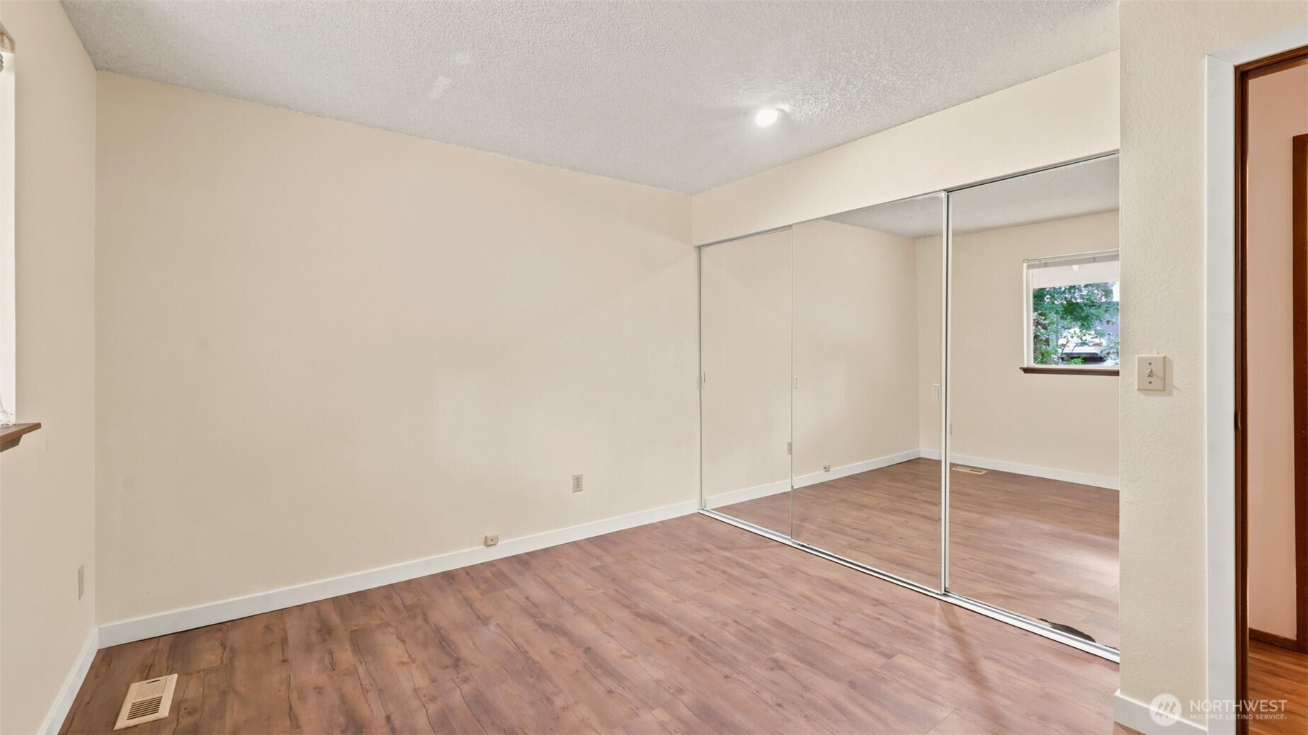 property viewer photo 29