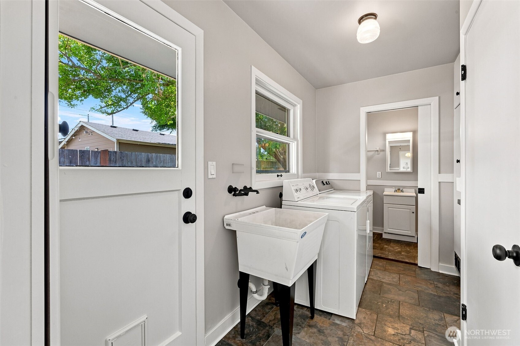 property viewer photo 16