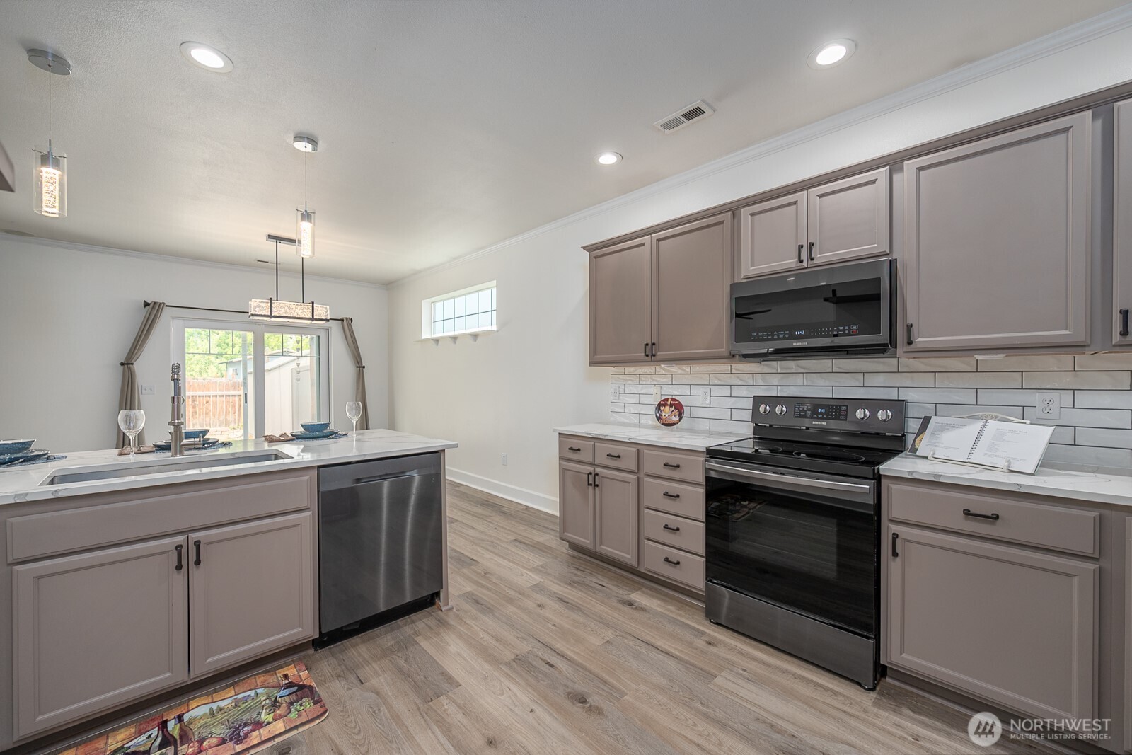 property viewer photo 6
