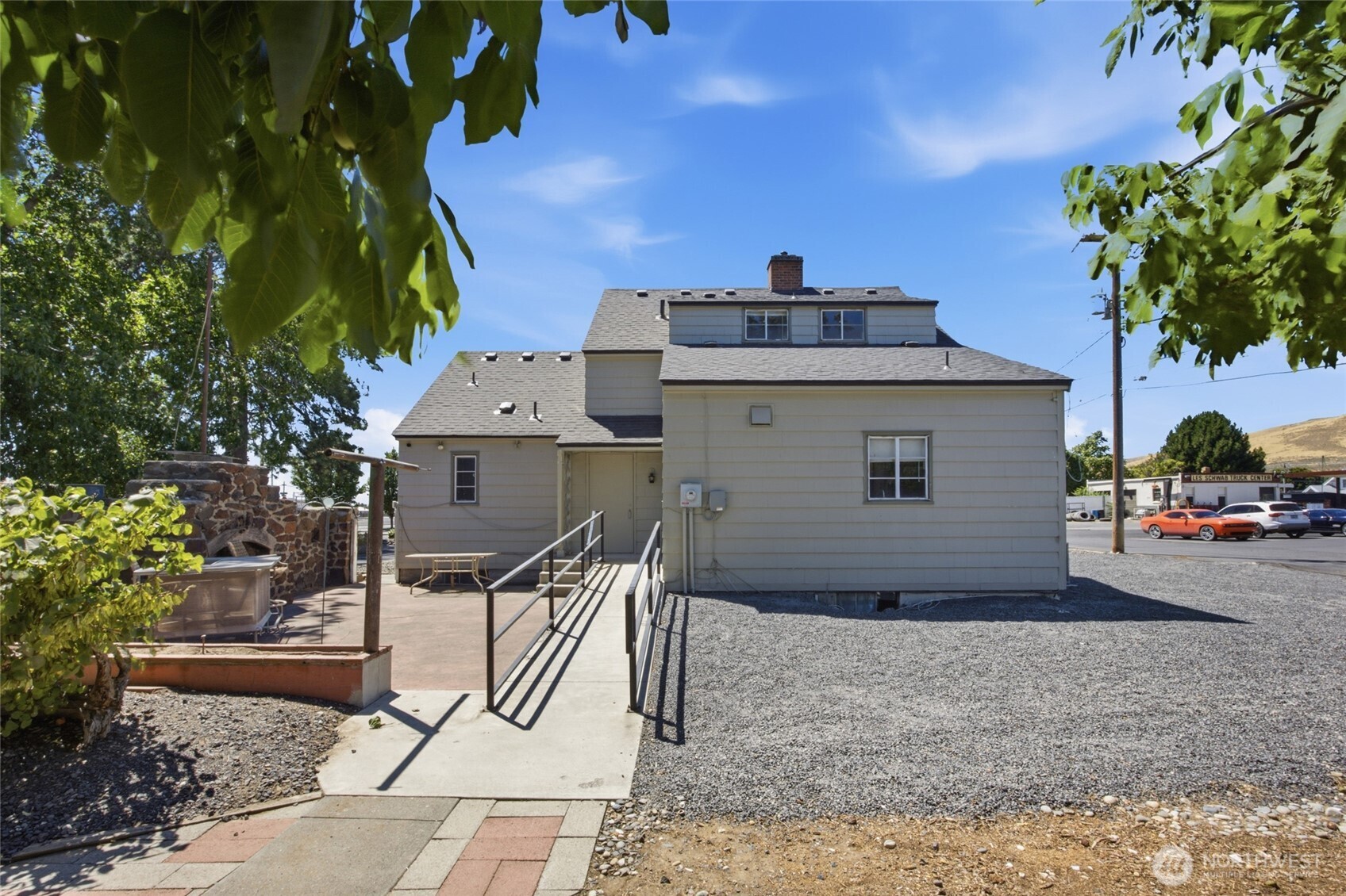 main property photo 29