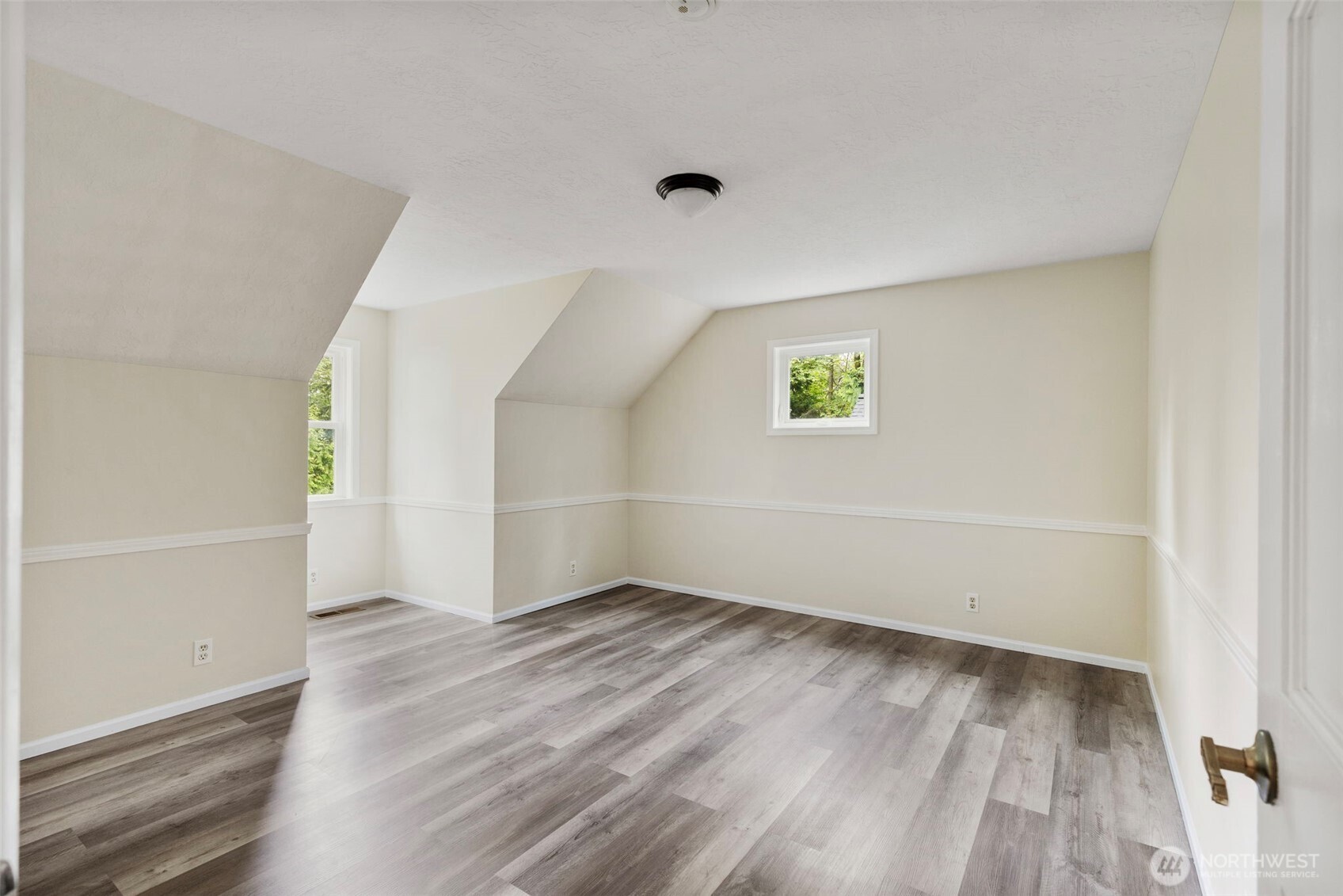property viewer photo 25