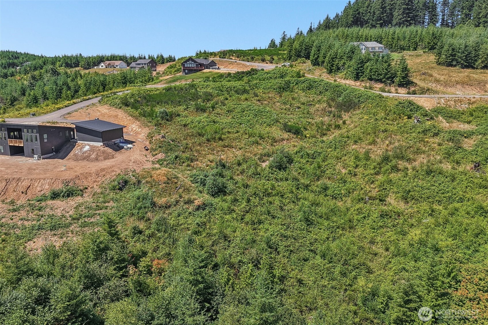 main property photo 8