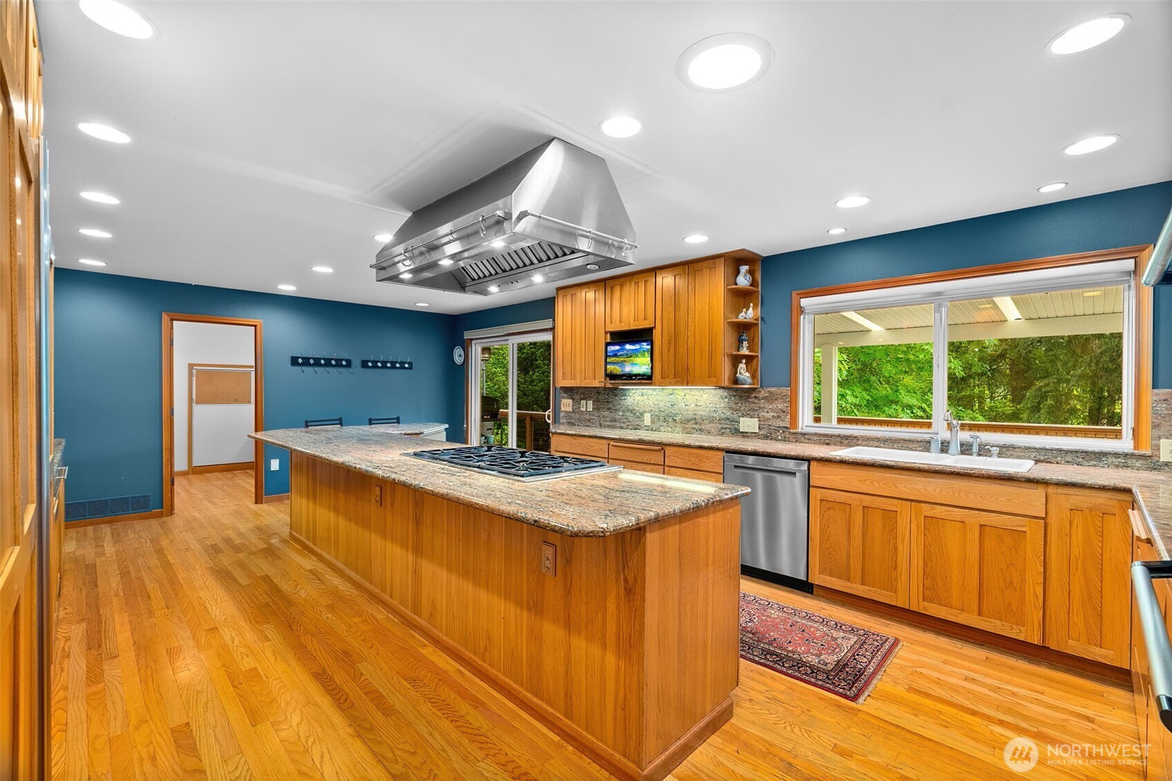 main property photo 13