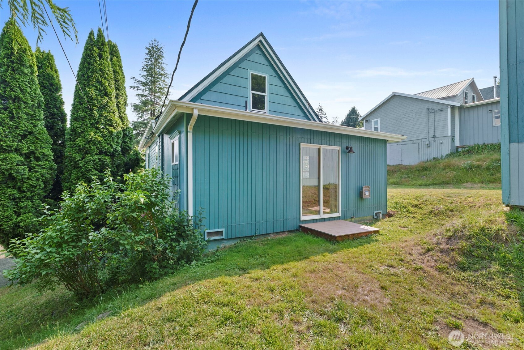 main property photo 28