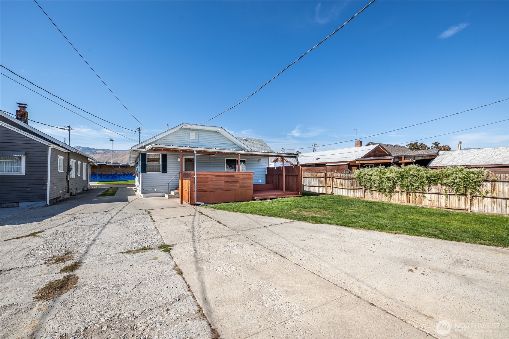 main property photo 32