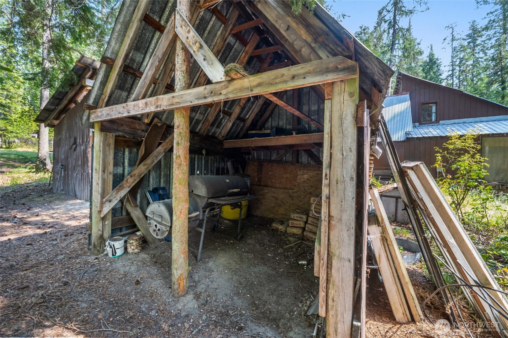 main property photo 25
