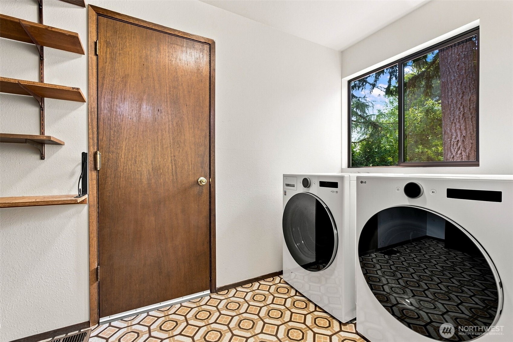 property viewer photo 16