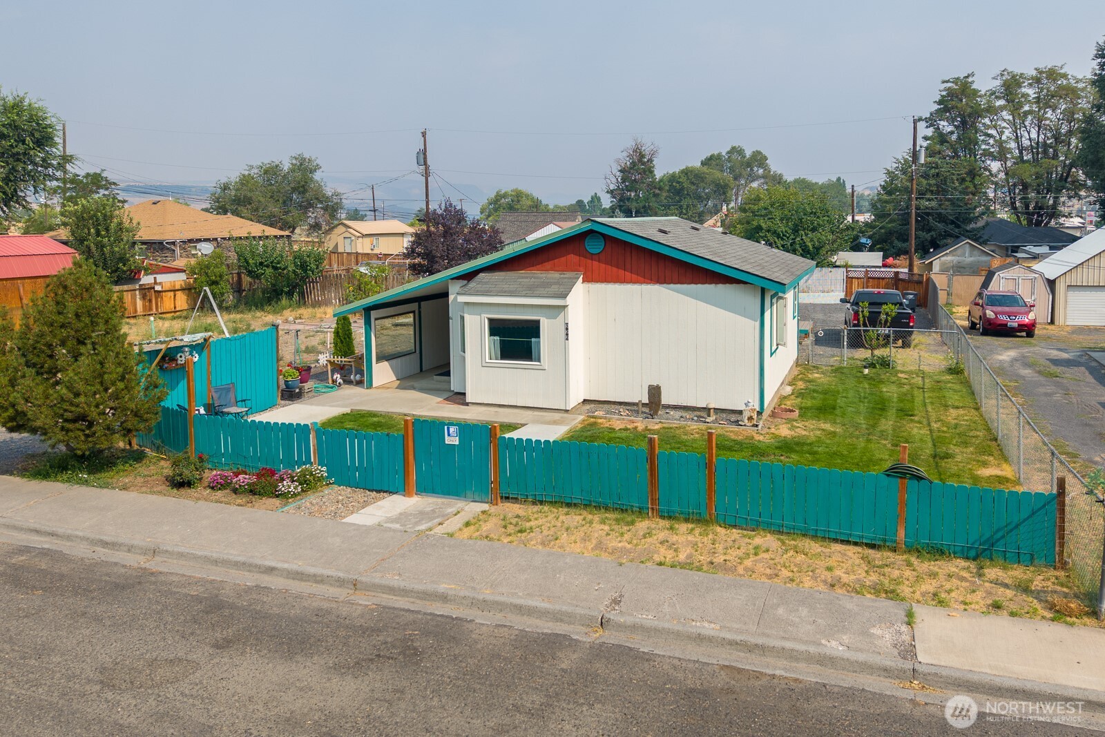 main property photo 28