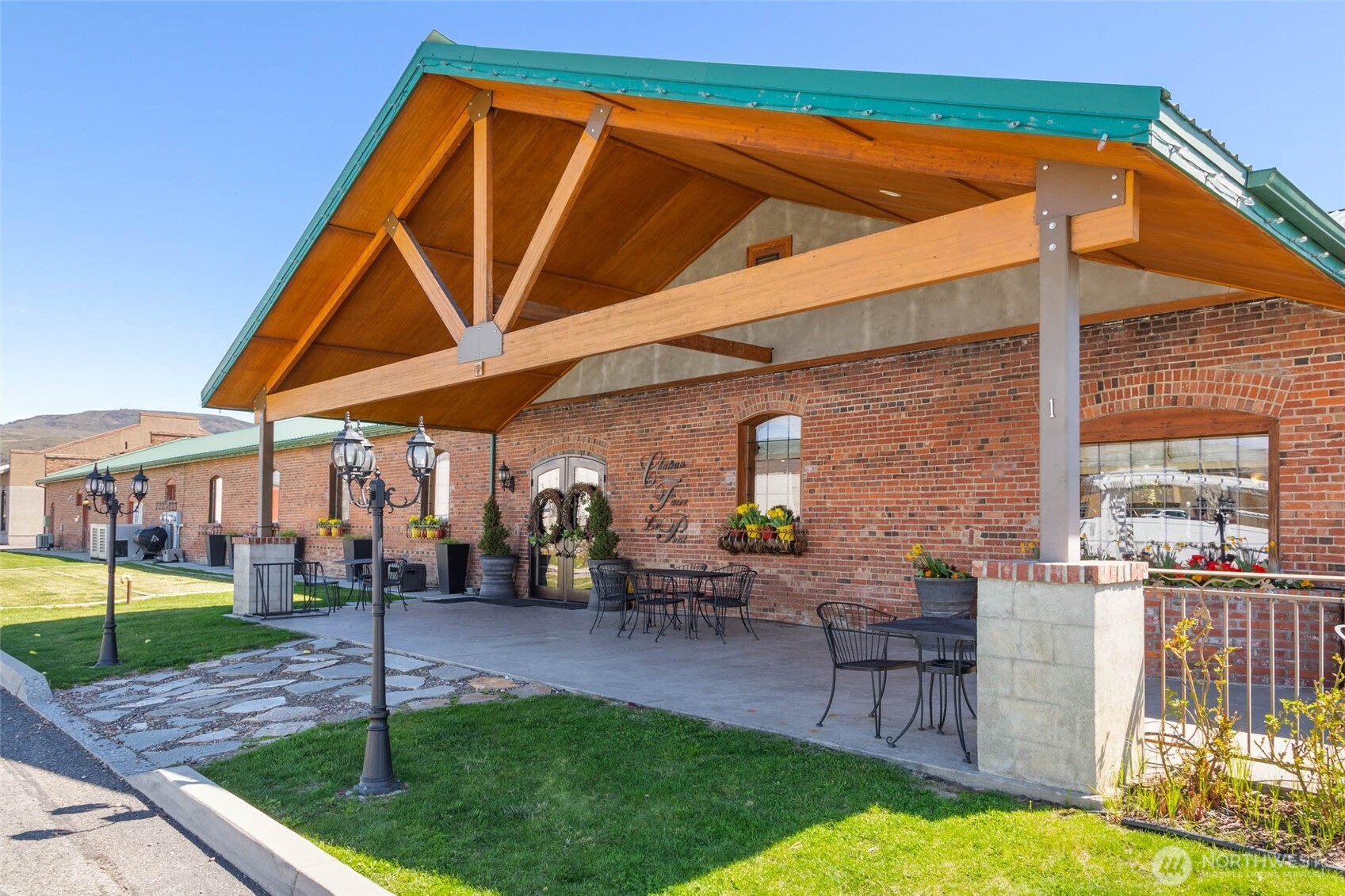 main property photo 9