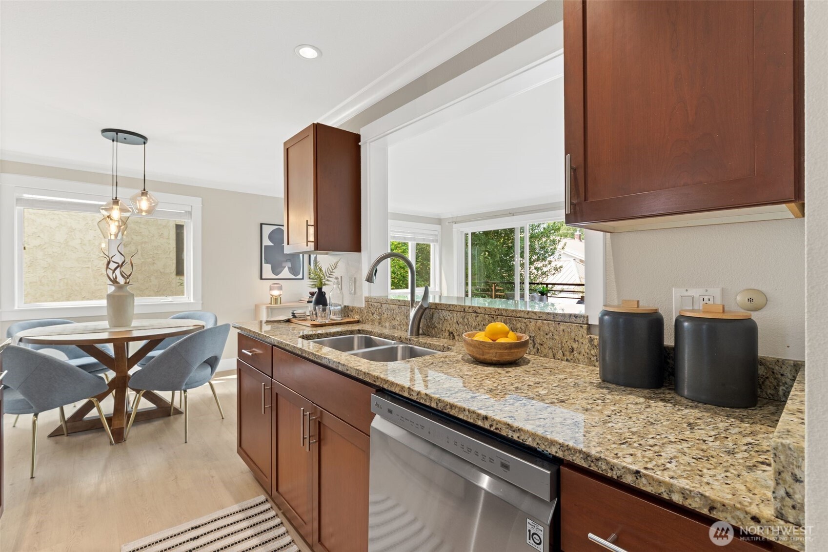 property viewer photo 7