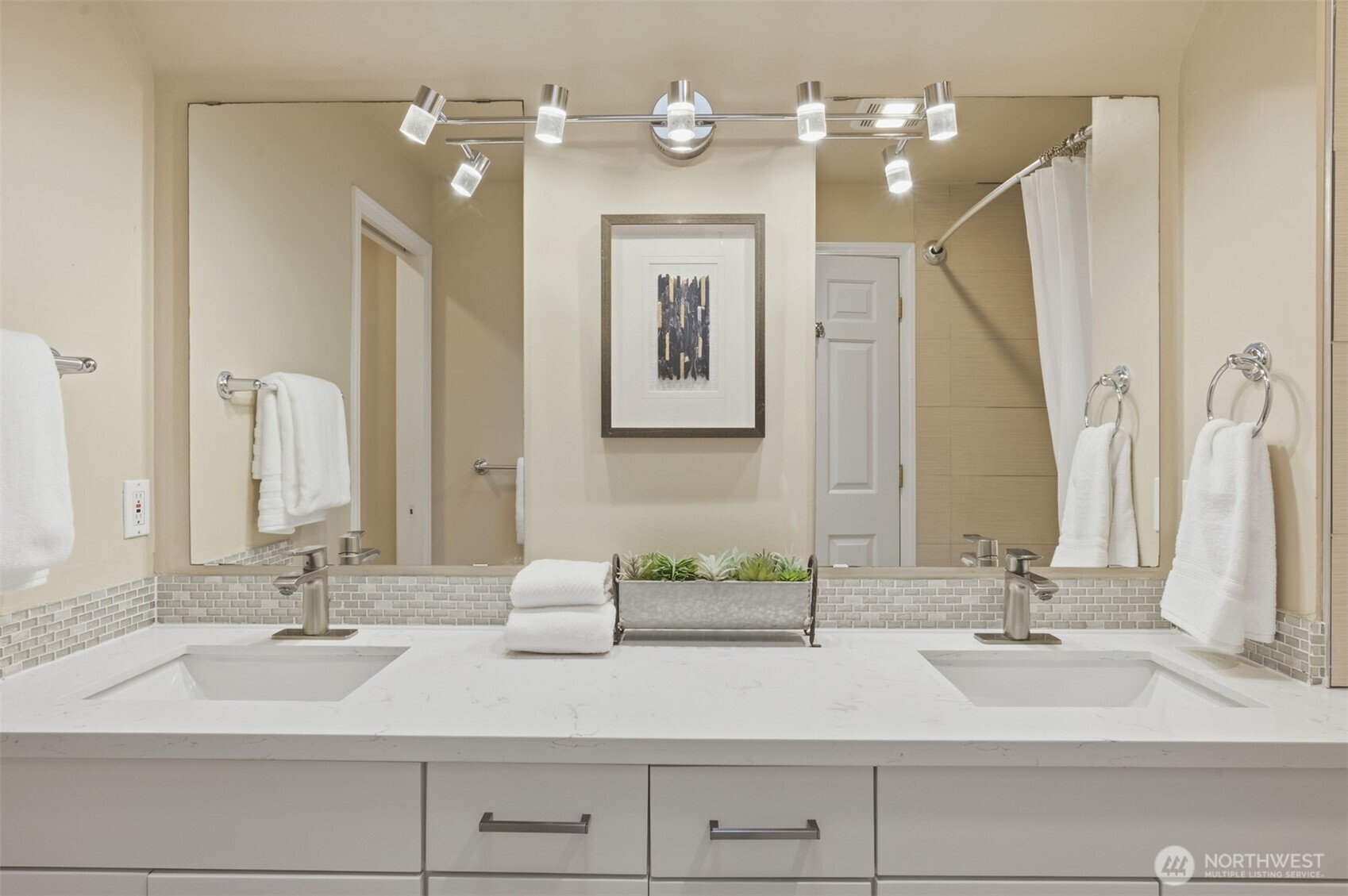 property viewer photo 25