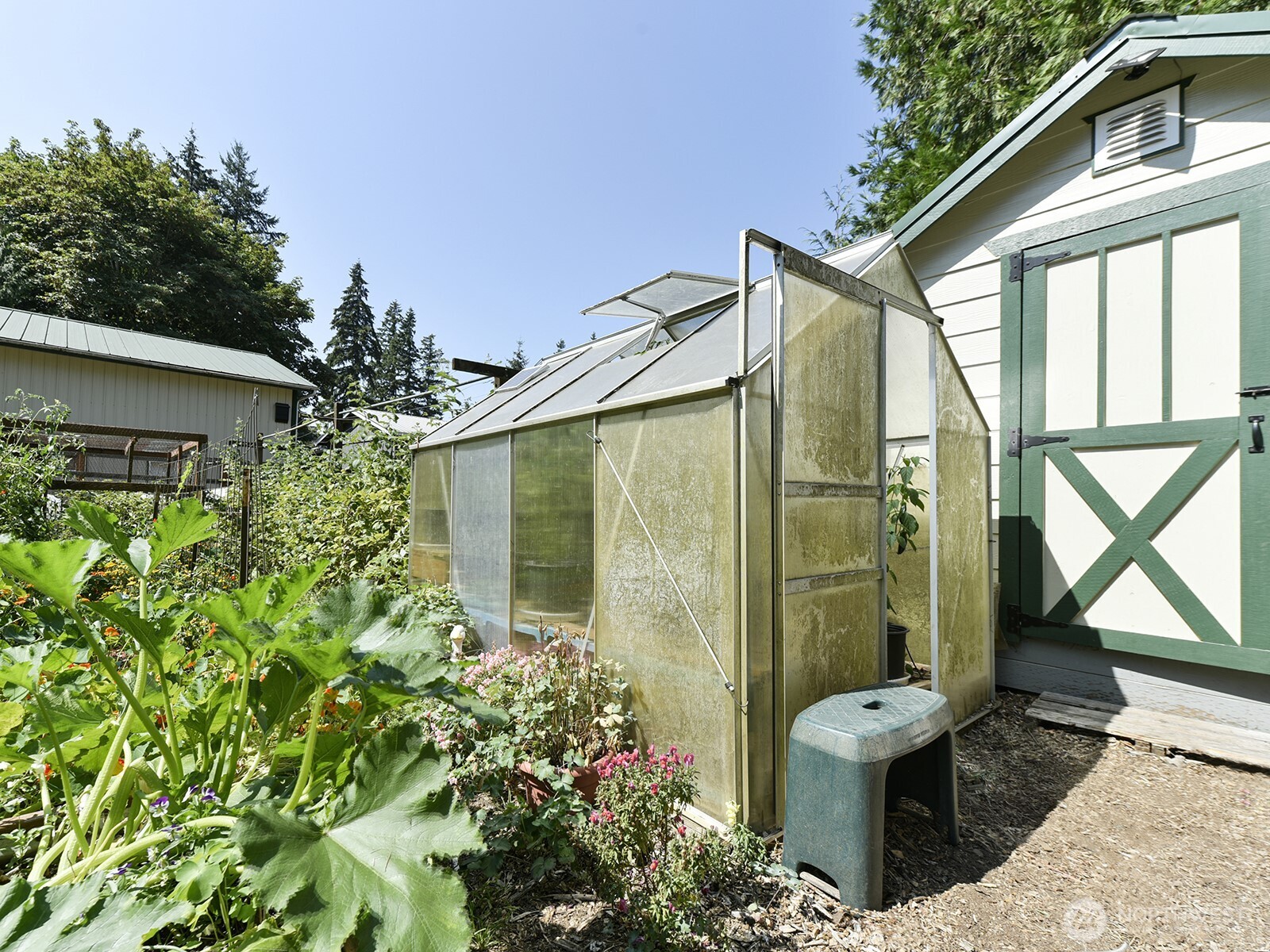 main property photo 25