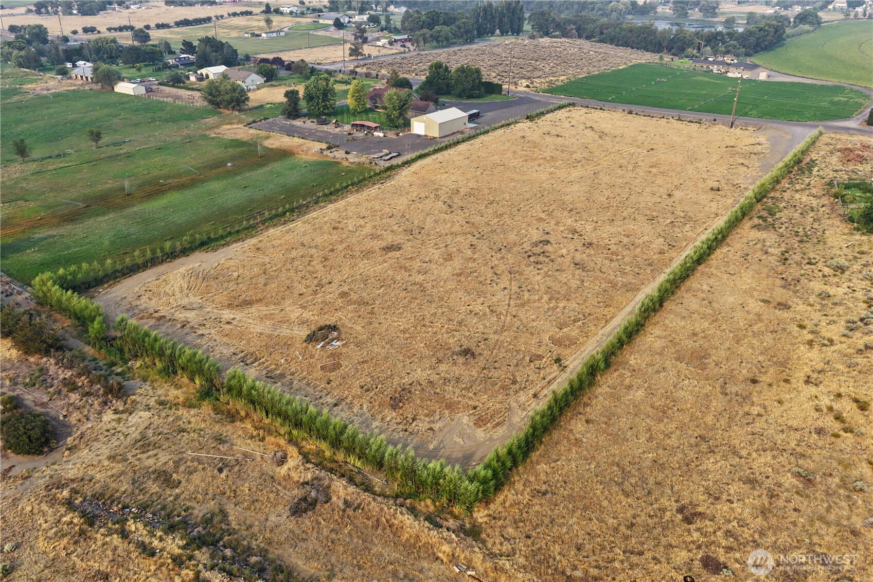 main property photo 17
