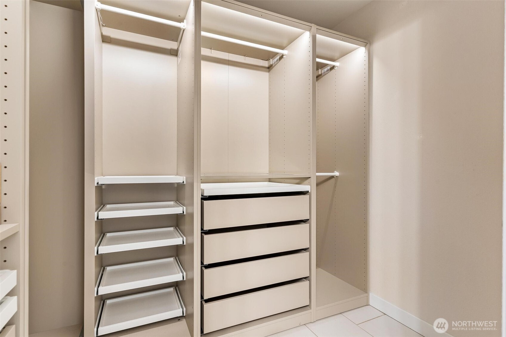 property viewer photo 16