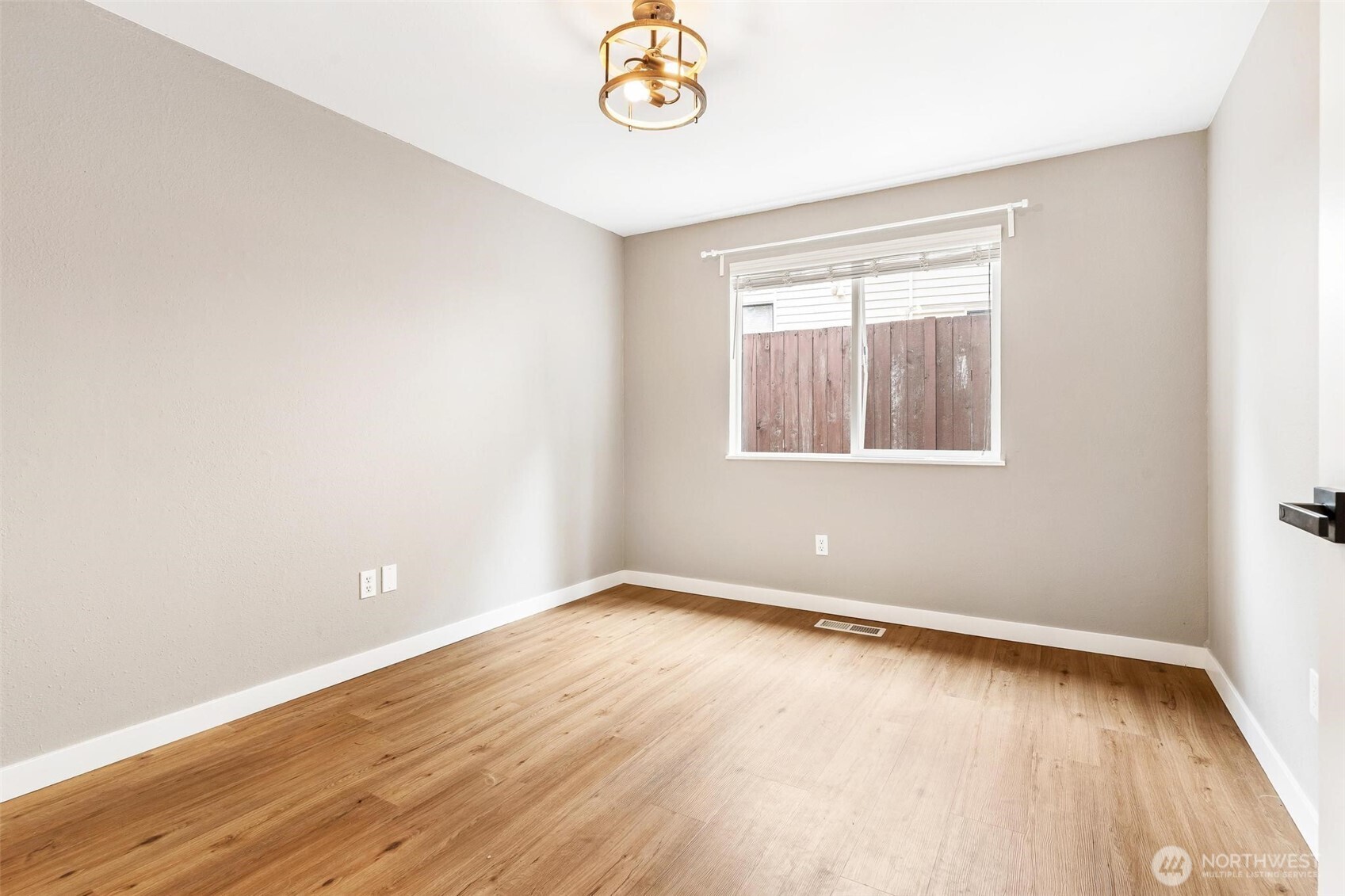 property viewer photo 18