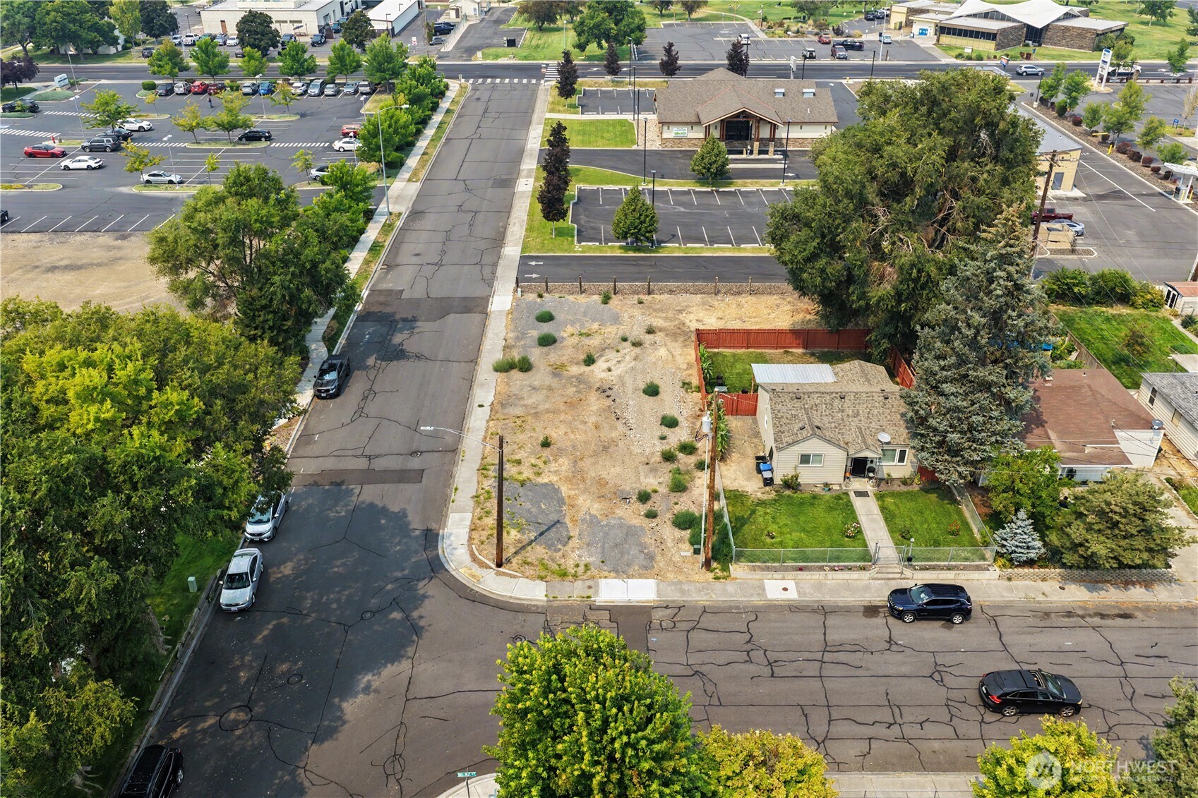 main property photo 15