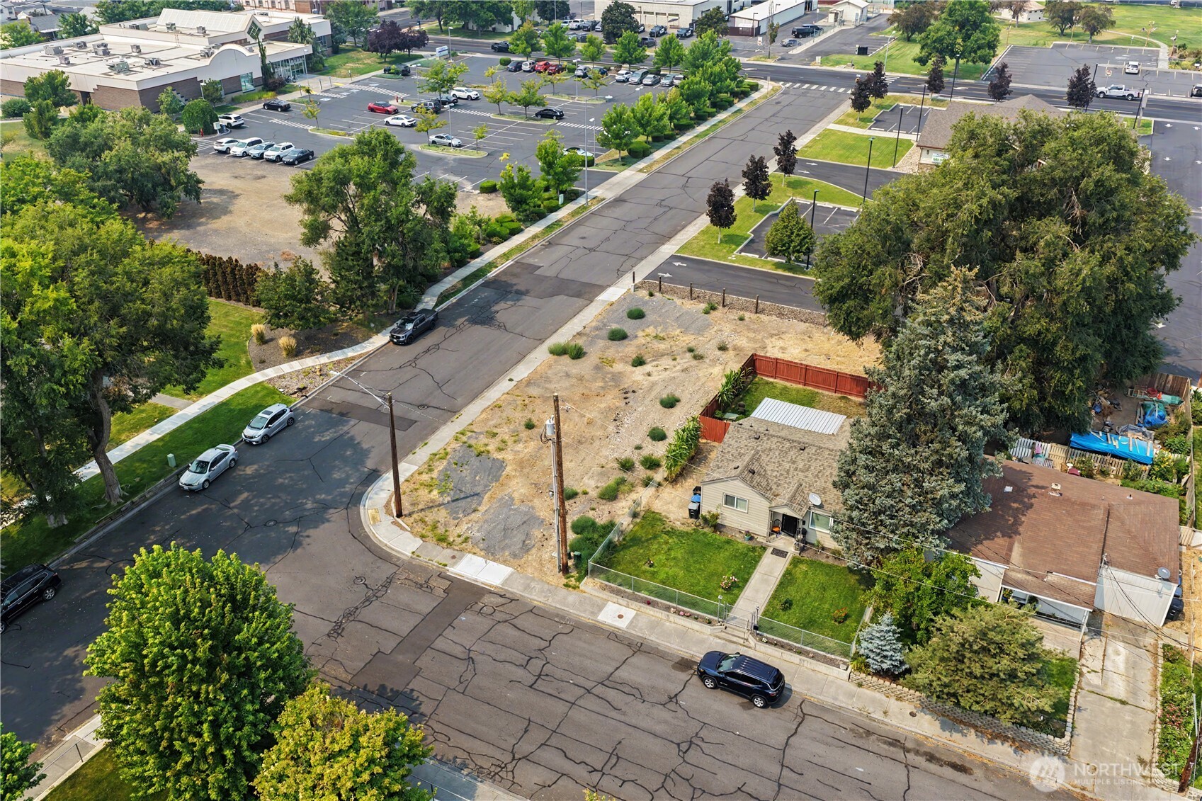main property photo 16