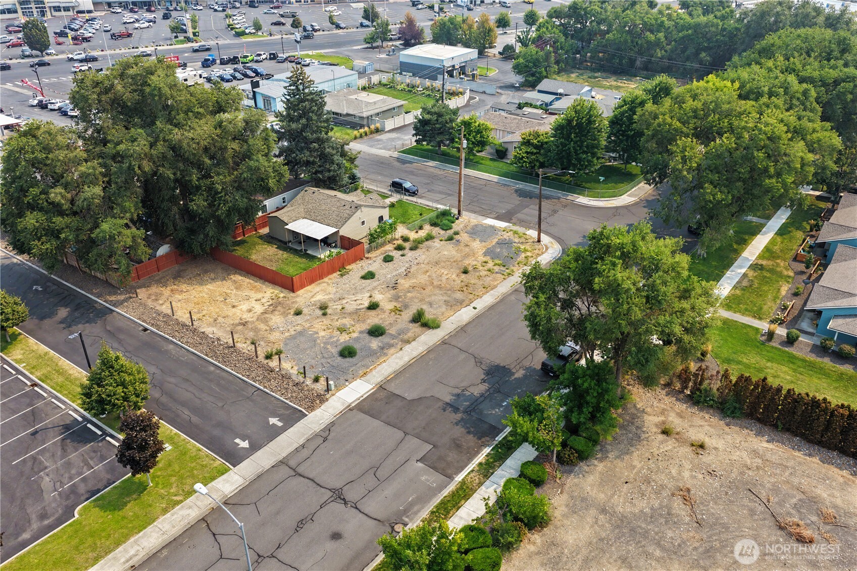 main property photo 19