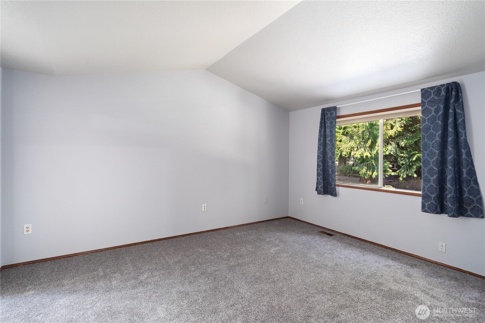 property viewer photo 15