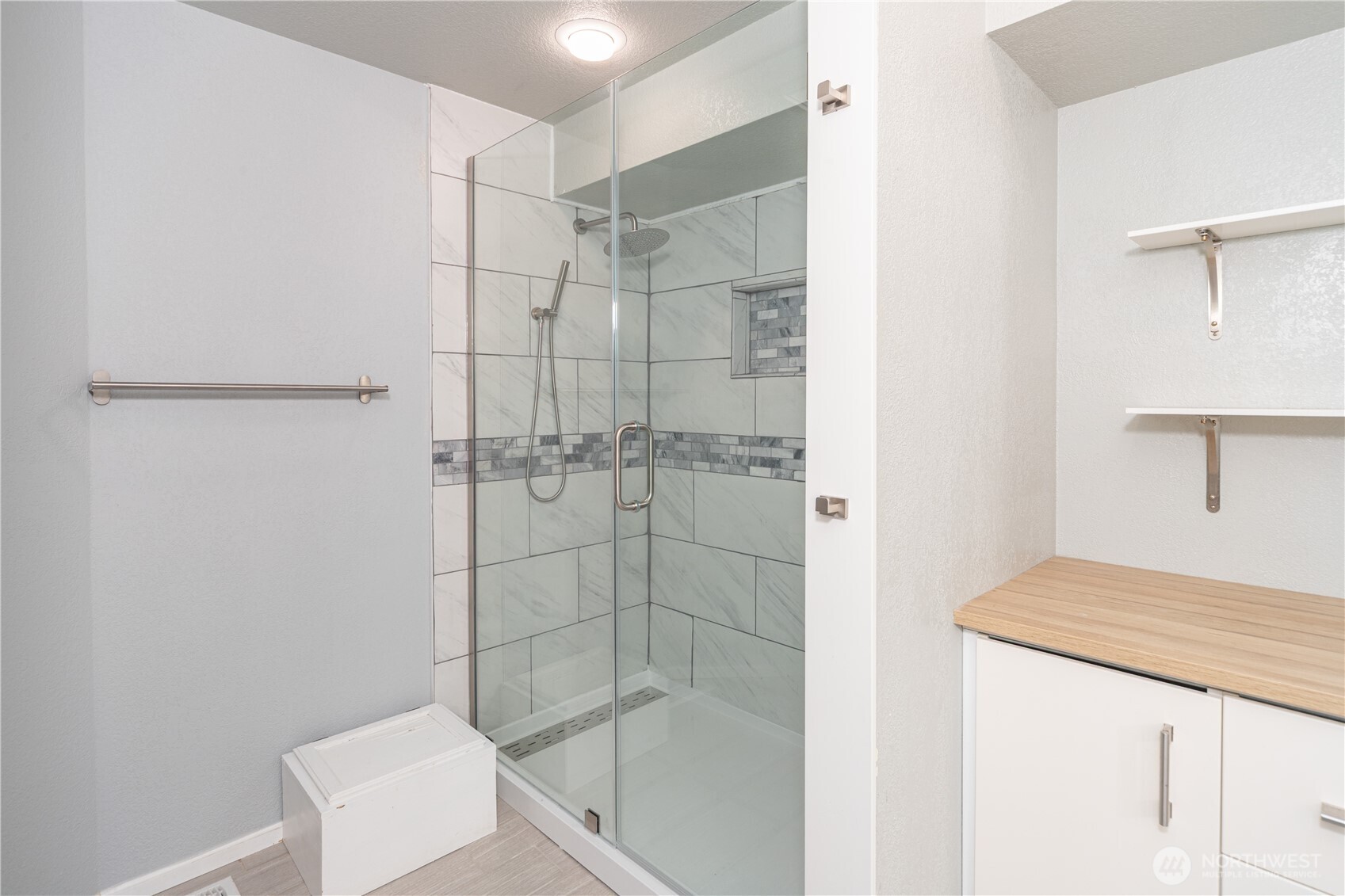 property viewer photo 18