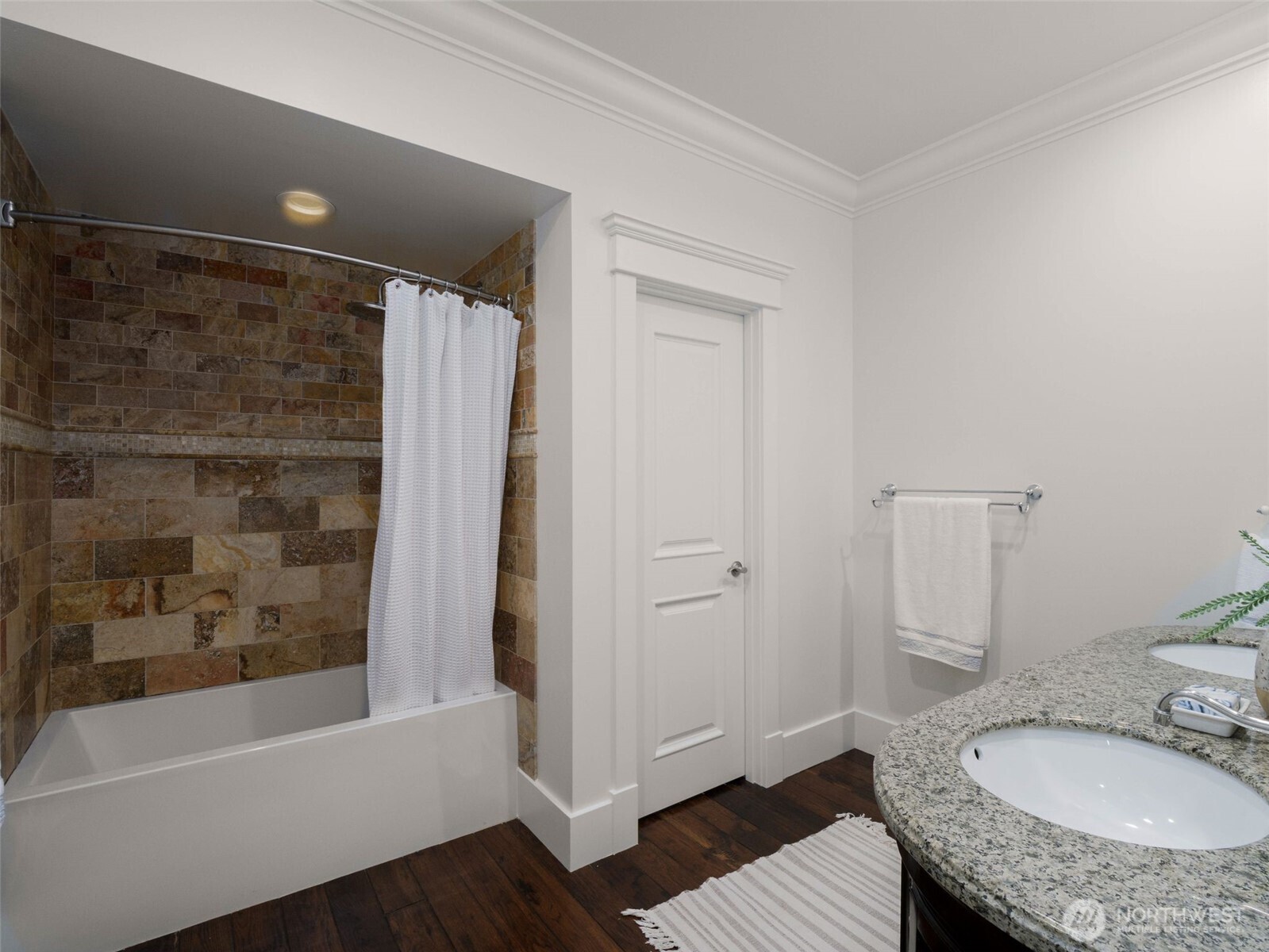 property viewer photo 24