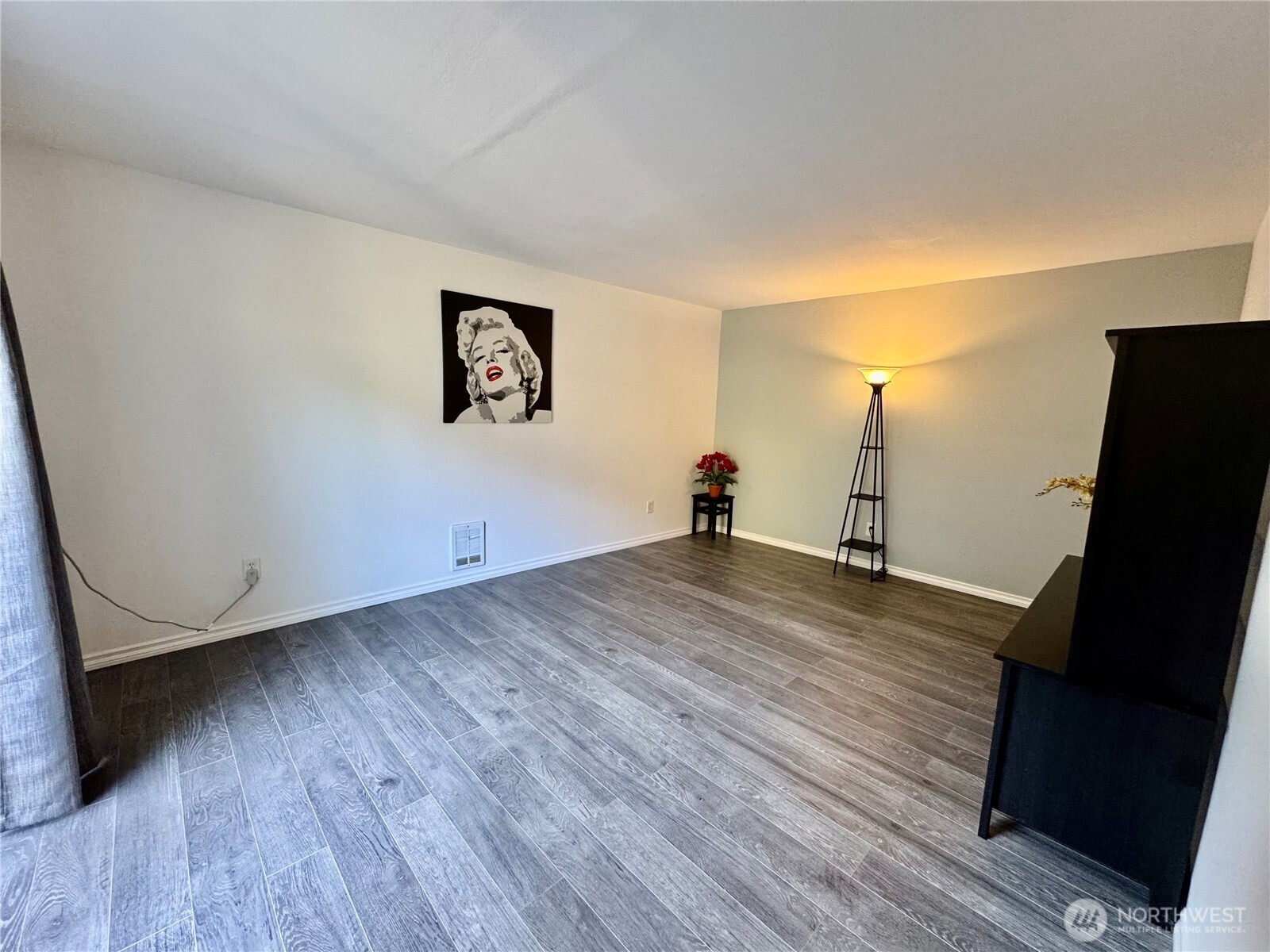 property viewer photo 1