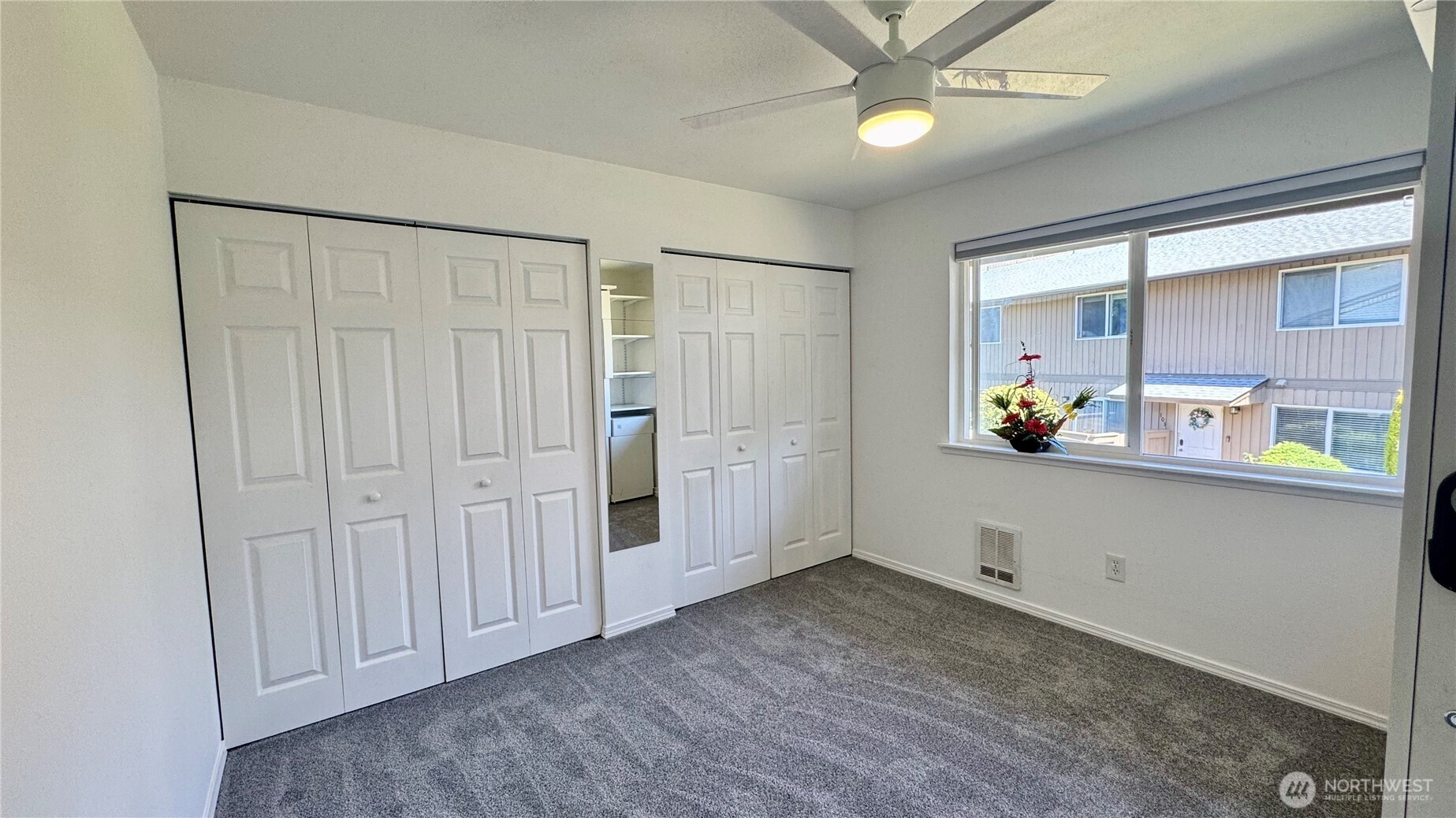 property viewer photo 18