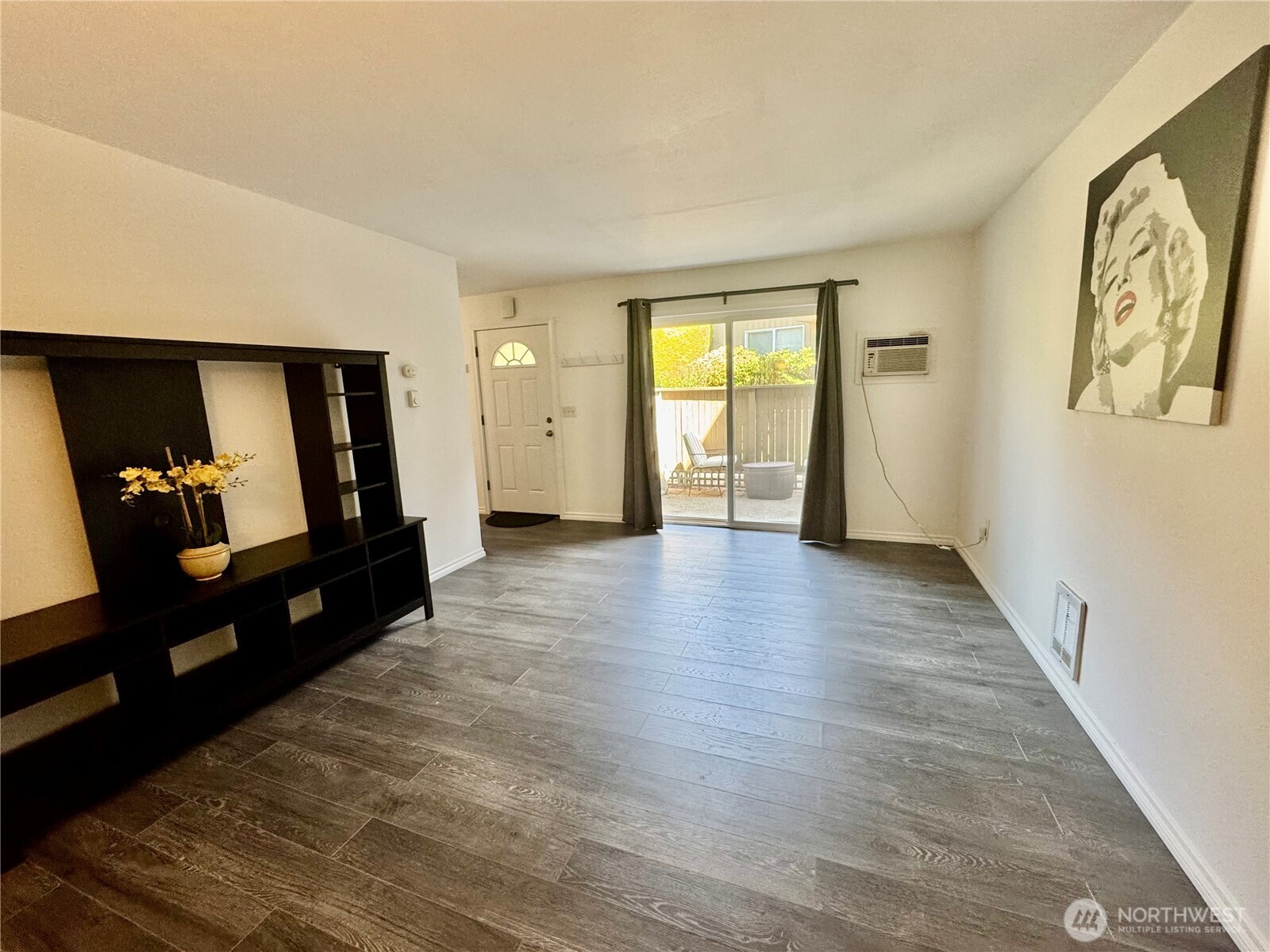 property viewer photo 2