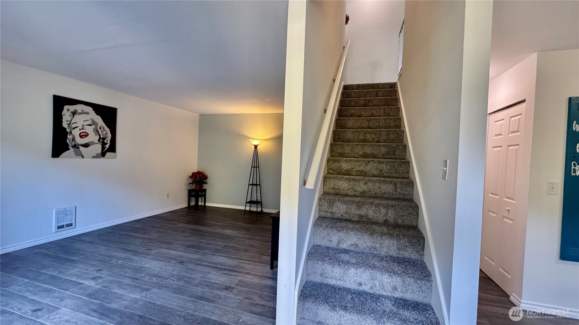 property viewer photo 4
