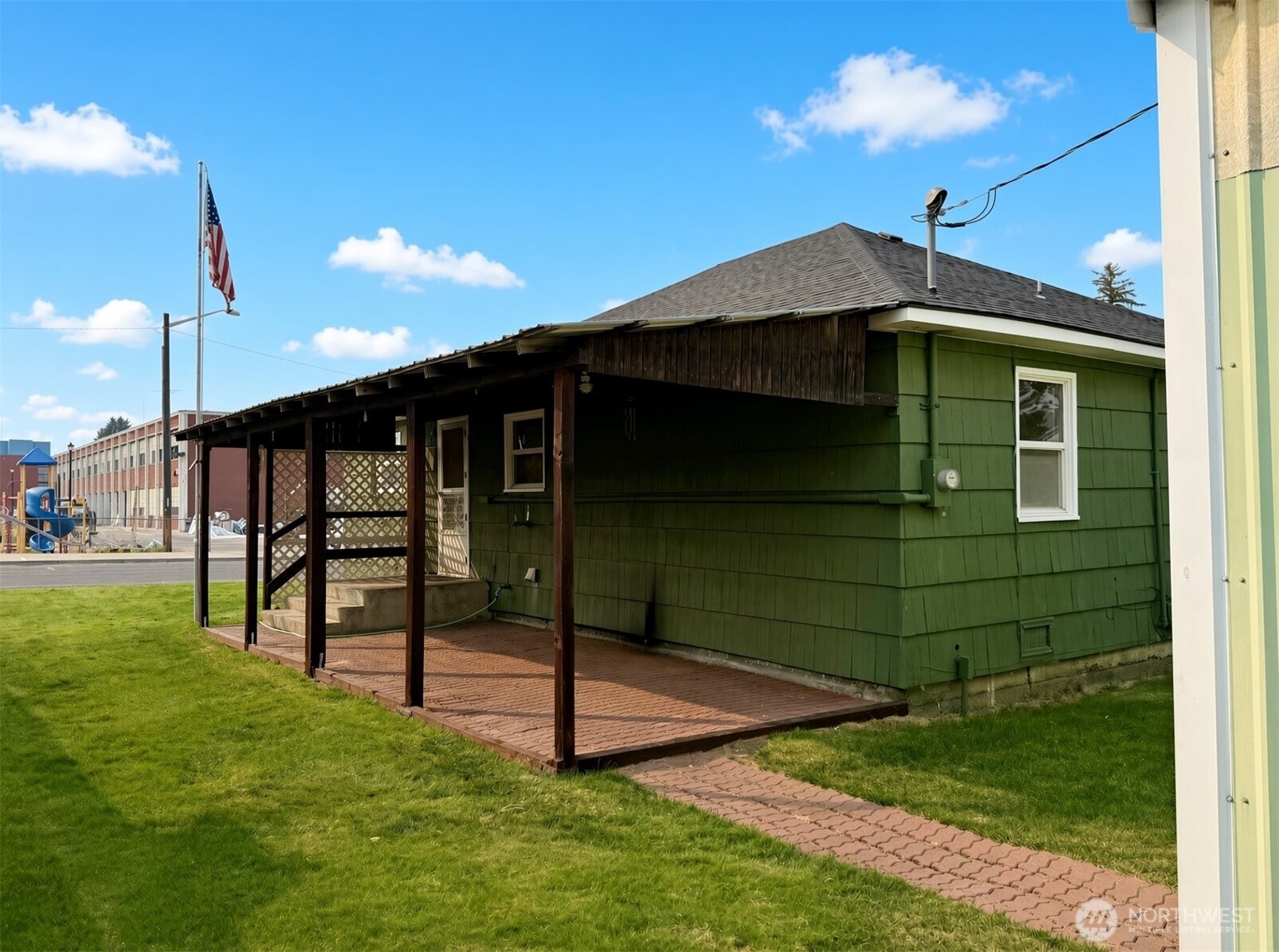 main property photo 28