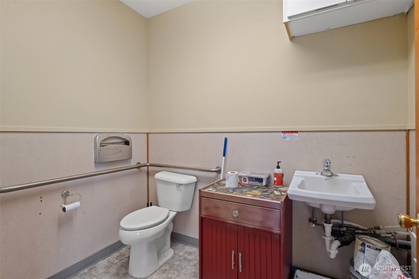 main property photo 6