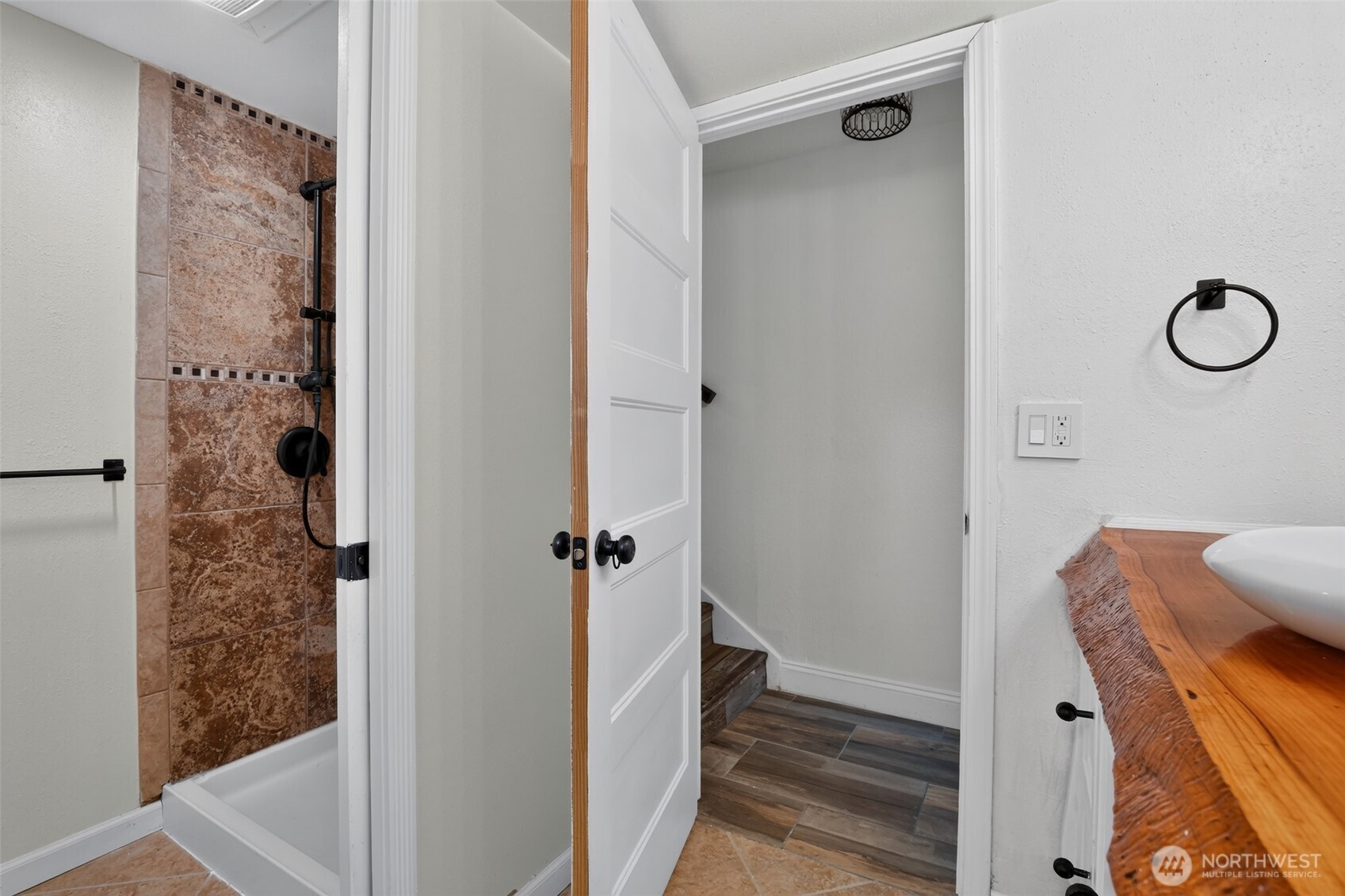 property viewer photo 23