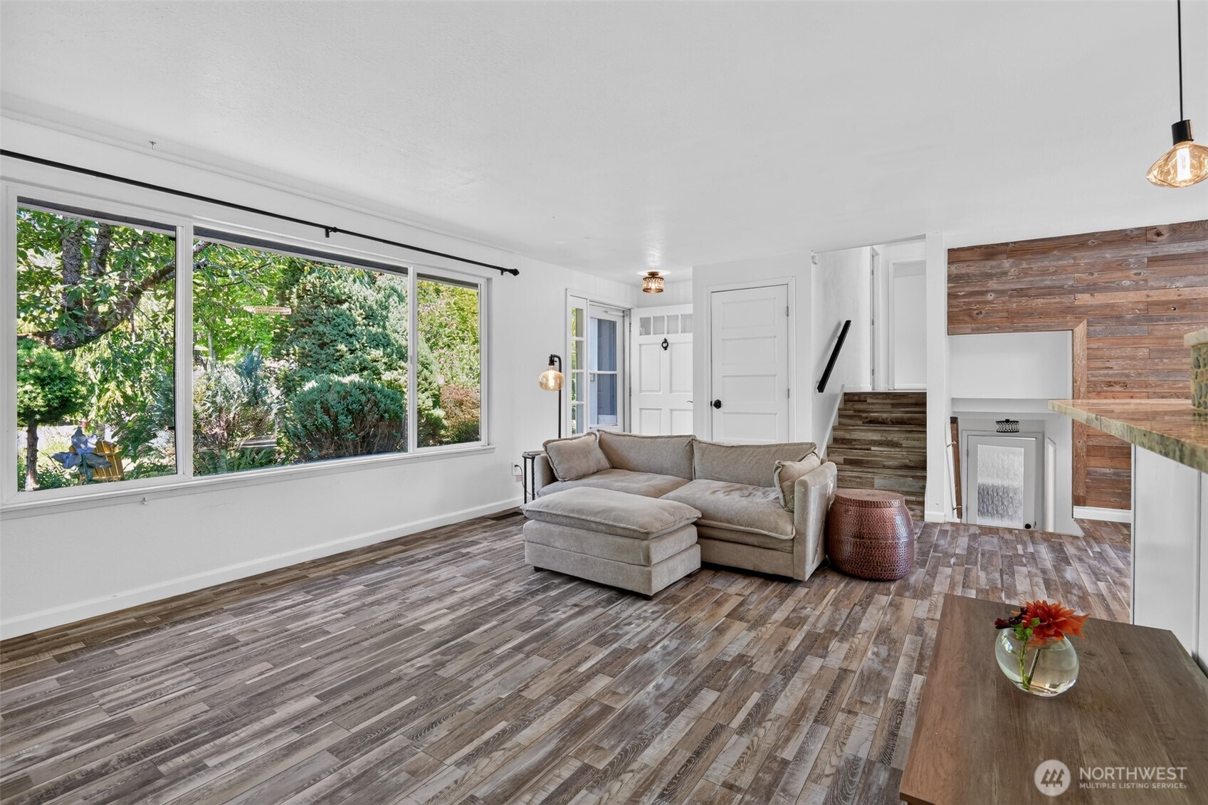 property viewer photo 7